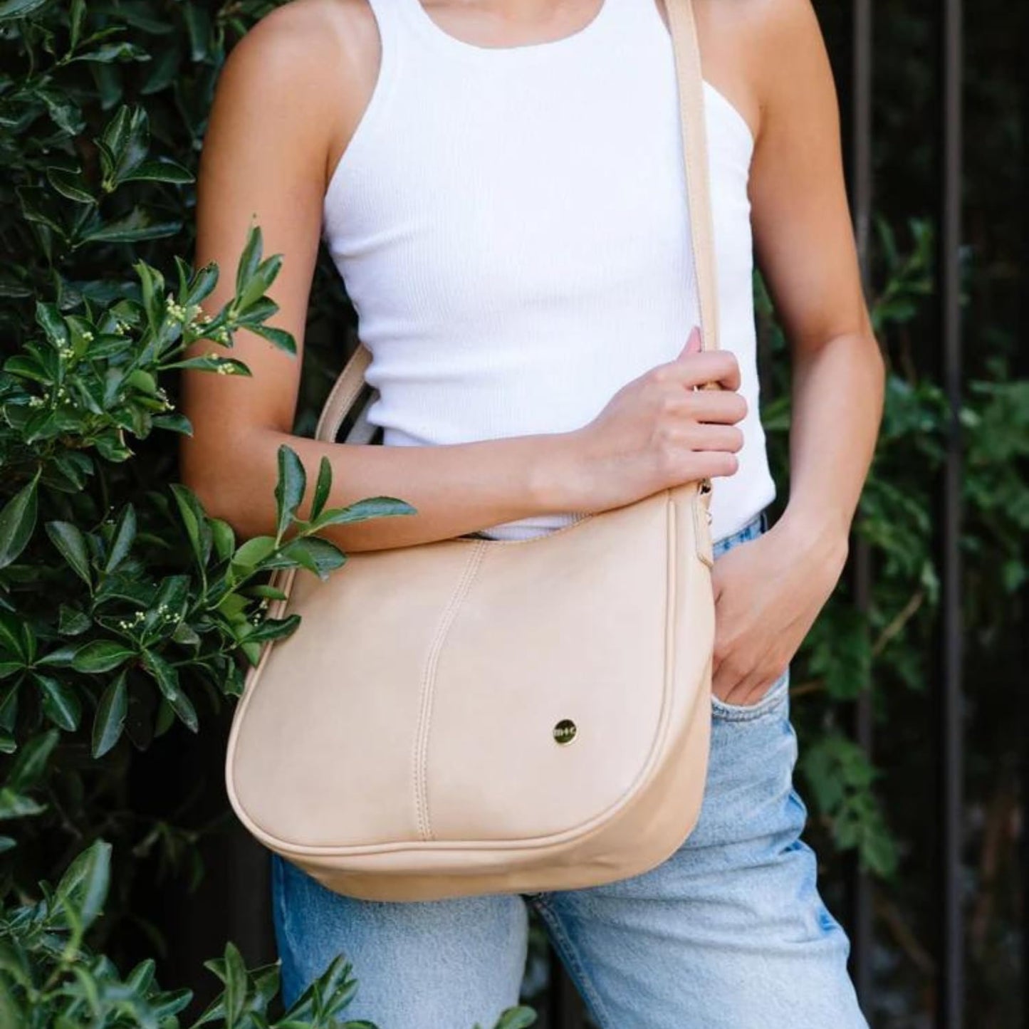 Modern+Chic Crossbody Bags for Women - Marissa Saddle Crossbody, Vegan Leather Shoulder or Handbag with Two Adjustable Straps