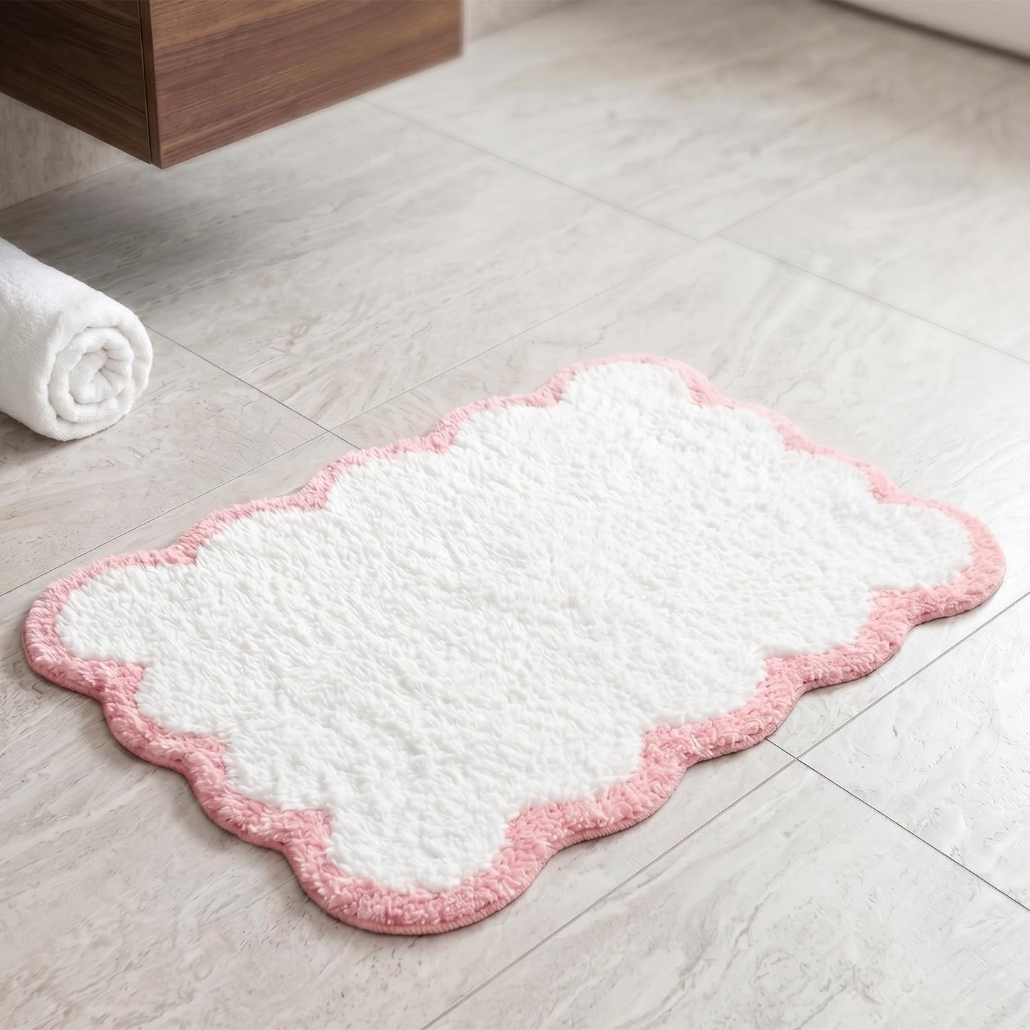 Inshere Scalloped Pink Bath Rug, Cute Bathroom Rug, Soft Absorbent Quick Dry Bath Mat, TPR Non Slip Backing, Microfiber Mat for Shower Tub Sink Vanity 20" x 31.5"