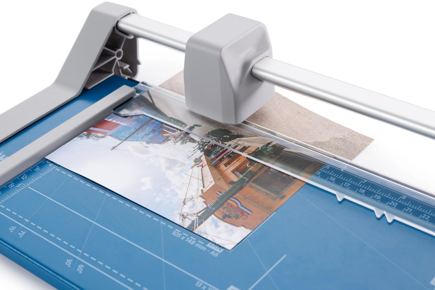 Dahle 507 Personal Rotary Trimmer, 12" Cut Length, 7 Sheet Capacity, Self-Sharpening, Automatic Clamp, German Engineered Paper Cutter