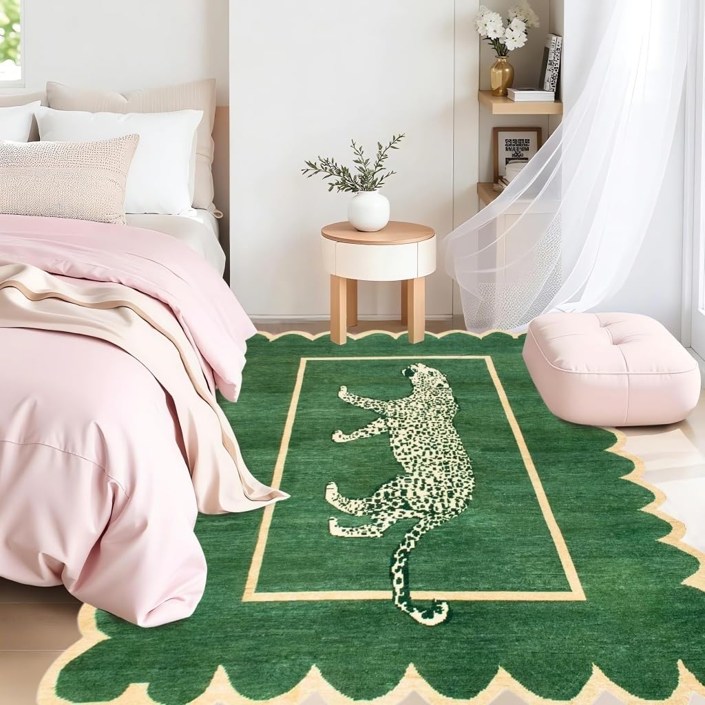 Retro Luxury Leopard Rug Emerald Green Beige Scalloped Edge Area Rug Aesthetic Animal Print Carpet for Bedroom Living Room Conference Room Apartment Non Slip Low Pile Washable Indoor Throw Mats 8x10