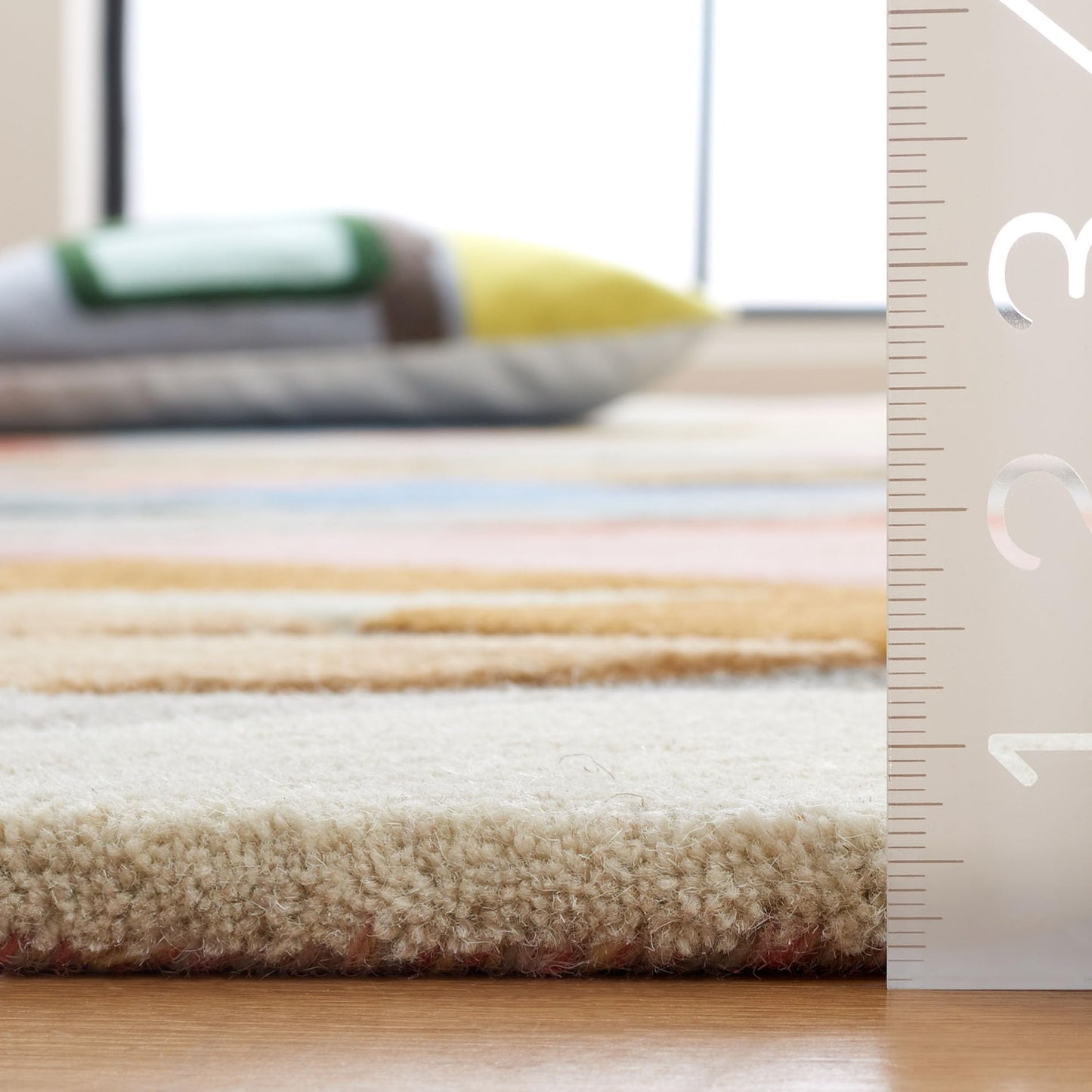 Safavieh Rodeo Drive Collection Area Rug - 4' x 6', Grey & Blush, Geometric Design, Handmade Wool, Ideal for High Traffic Areas in Living Room, Bedroom, Dining (RD454F-4)