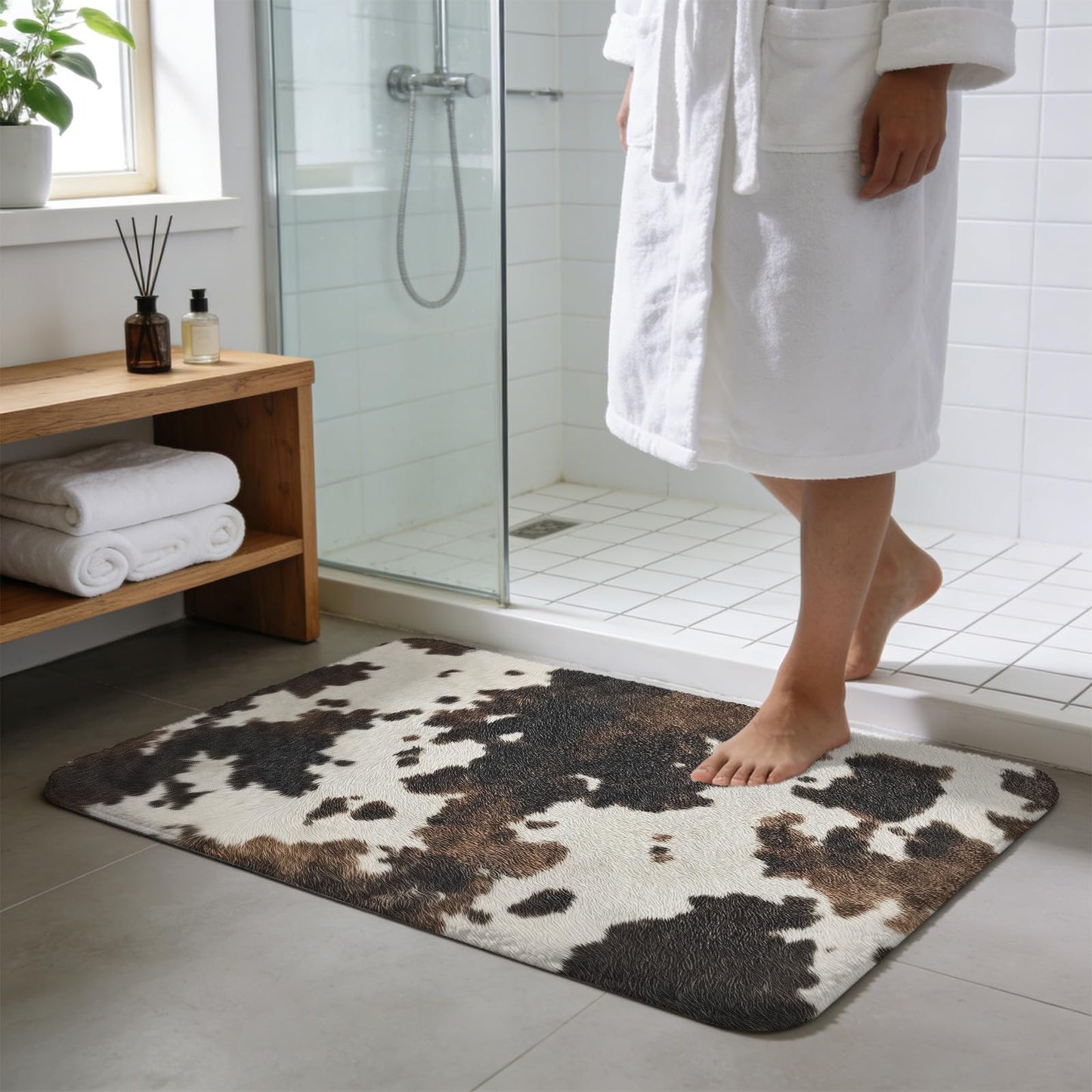 Ulord Brown and White Western Cowhide Bathroom Rugs 24"x16" Water Absorbent Soft Non-Slip Bath Mat Machine Washable Mats for Showers Laundry Rooms Indoor Doors Decor