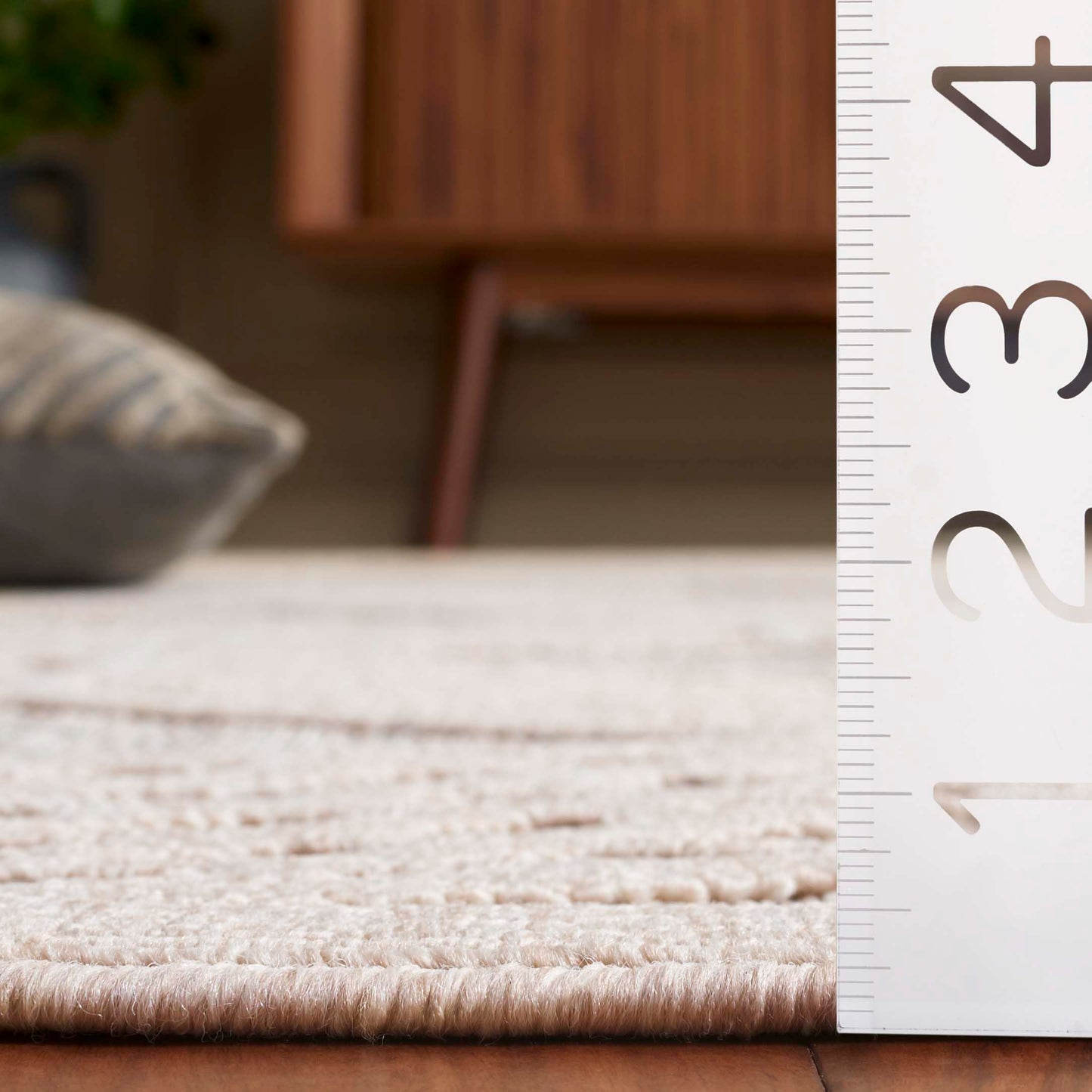 SAFAVIEH Washable Rug Outdoor Milos Collection - 5' x 7'6", Ivory, Non-Shedding & Easy to Clean, Ideal for Patio, Backyard, Mudroom (MLO114A)