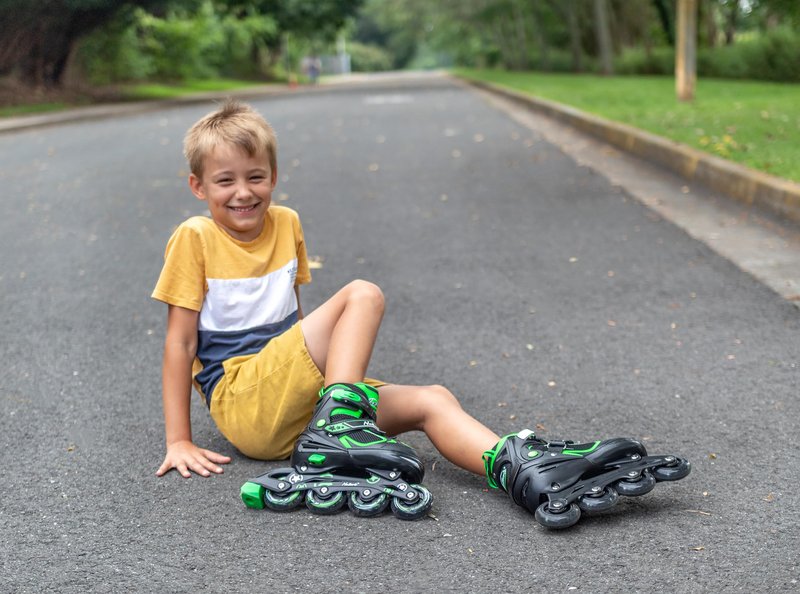 MammyGol Adjustable Inline Skates for Boys Girls Kids Youth with Light up Wheels, Green Beginner Blades Roller Skates for Boys Size 5 6 7 8 Ages 6-12