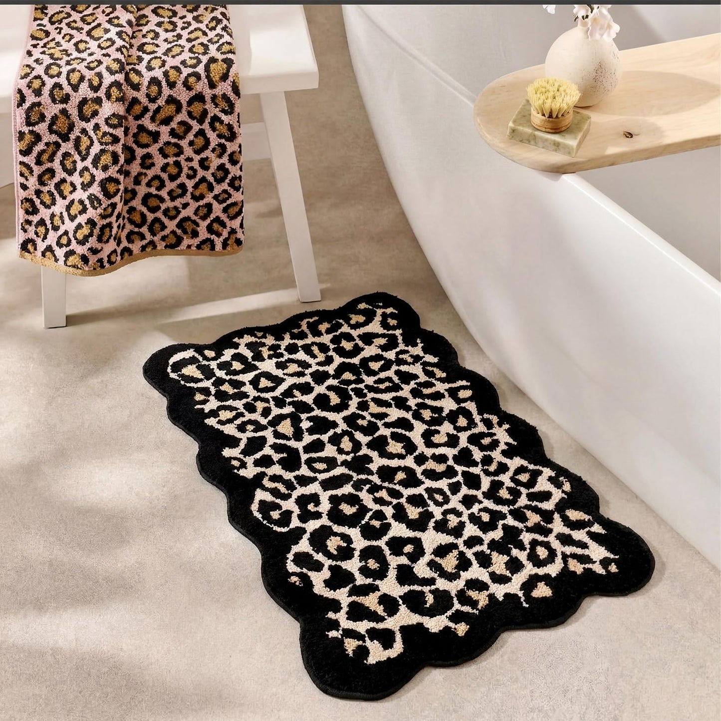 Dunzy Scalloped Cheetah Rug Leopard Bathroom Mat Cheetah Print Room Decor Cute Absorbent Bath Mat for Bathroom Non Slip Soft Leopard Bath Rug Western Decor for Home Living Room Bedroom, 20 x 31