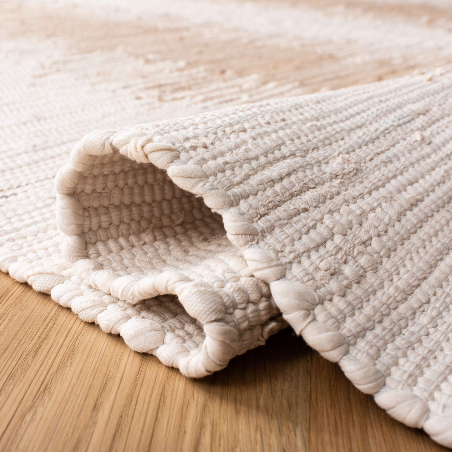 SAFAVIEH Montauk Collection Area Rug - 5' x 7', Beige, Handmade Fringe Cotton, Ideal for High Traffic Areas in Living Room, Bedroom (MTK752A)