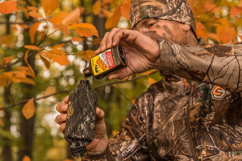 WILDLIFE RESEARCH CENTER Magnum Scrape-Dripper, Smart Scent Dispenser for Deer Hunting, Drips Daytime Only up to 2-3 Weeks with 4 FL OZ of Scent (not Included) No Batteries Required