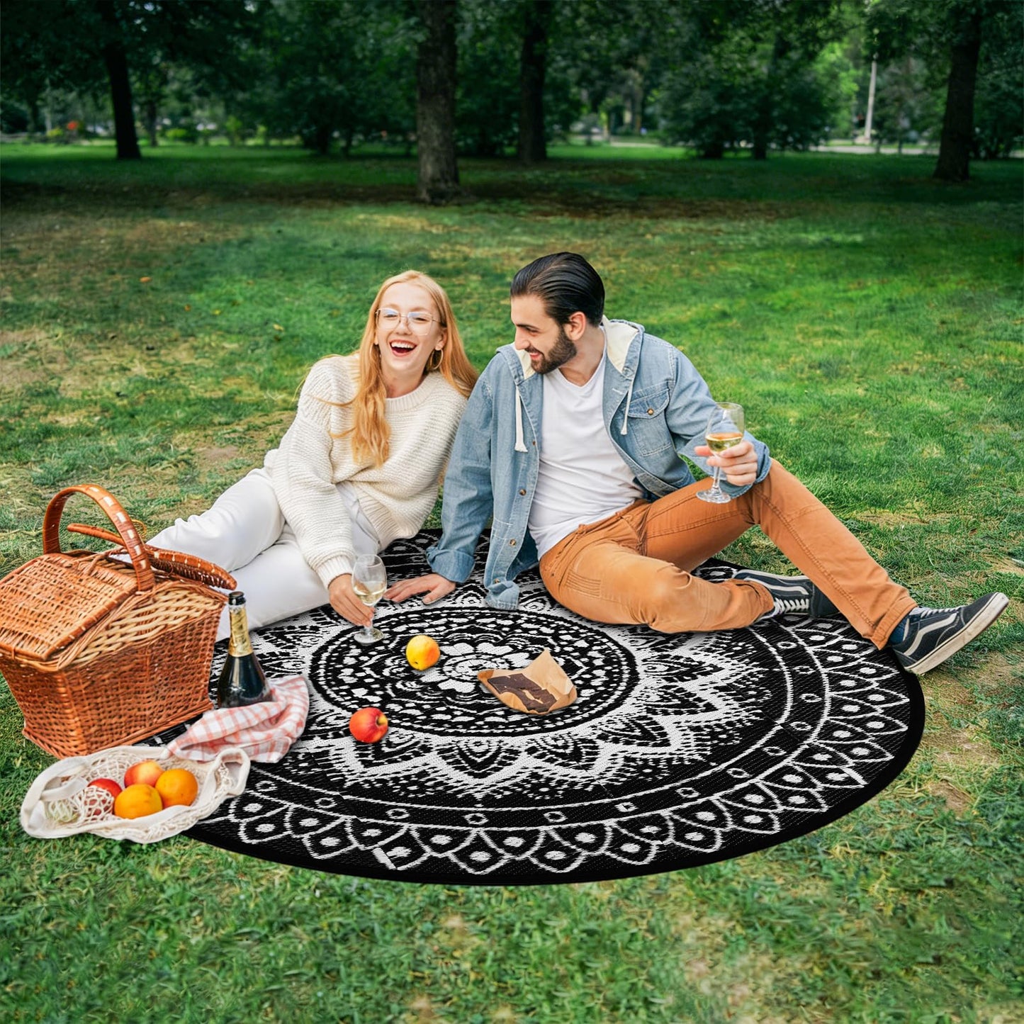 Round Outdoor Rugs for Patios, 6Ft Waterproof Reversible Plastic Straw Mat with Carry Bags, Boho Lightweight Outdoor Carpet Portable Round Floor Mat for Patio Camping Picnic Backyard RV,Black & White