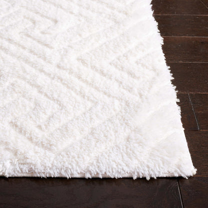 SAFAVIEH Tahoe Shag Collection Area Rug - 5' x 7', White, Geometric Design, 1.2-inch Thick Ideal for High Traffic Areas in Living Room, Bedroom, Dining (THO652A-5)