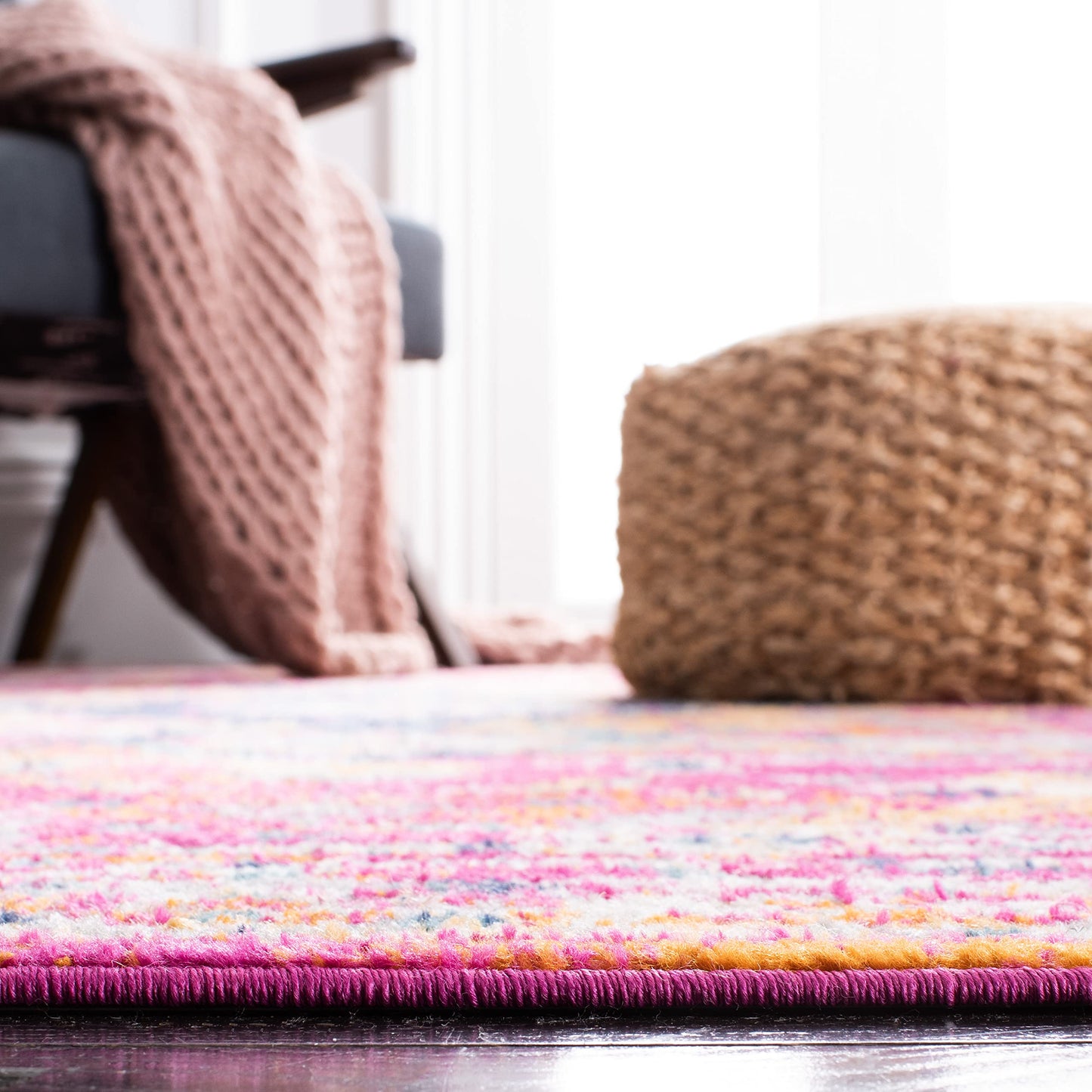 SAFAVIEH Madison Collection Area Rug - 6' x 9', Fuchsia & Gold, Boho Chic Medallion Design, Non-Shedding & Easy Care, Ideal for High Traffic Areas in Living Room, Bedroom (MAD154R)
