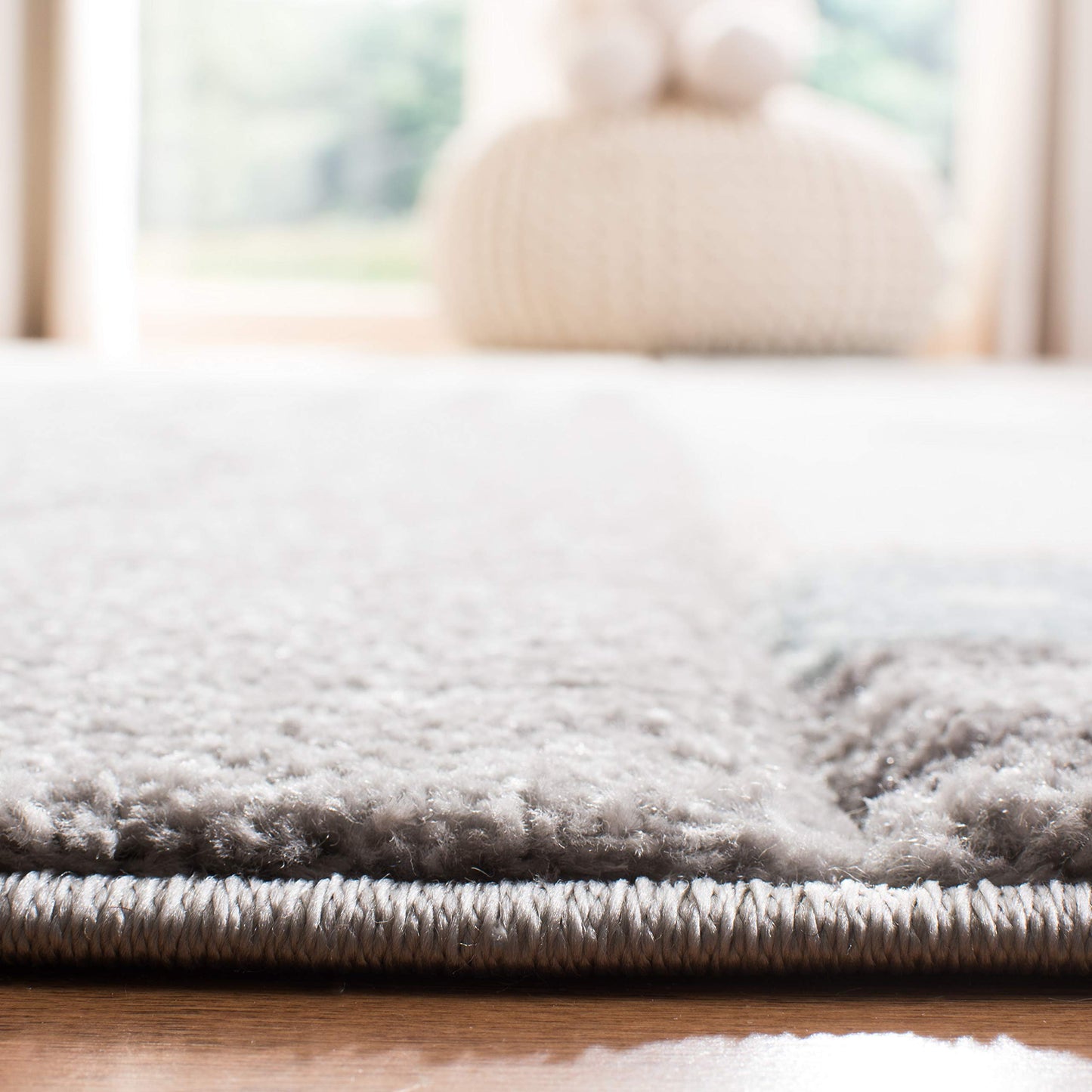 SAFAVIEH Carousel Kids Collection Area Rug - 5'3" x 7'6", Grey & Ivory, Animal Design, Non-Shedding & Easy Care, Ideal for High Traffic Areas for Boys & Girls in Playroom, Nursery, Bedroom (CRK188B)