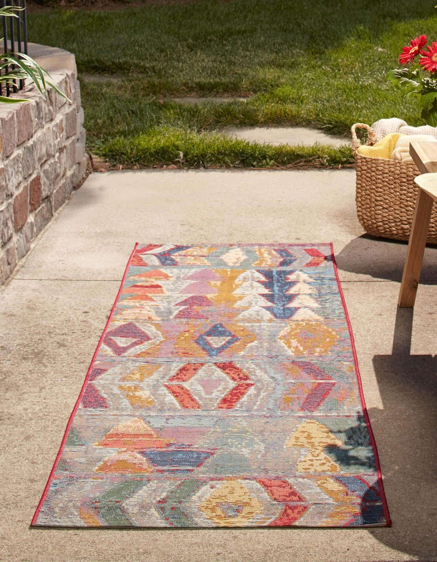 Unique Loom Outdoor Modern Collection Area Rug - Tamarindo (2' 7" x 10' Runner, Multi/ Burgundy)