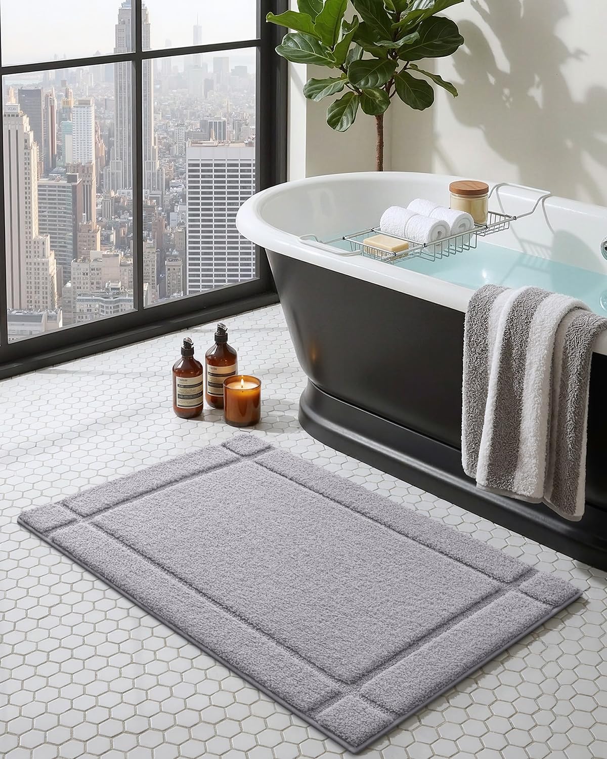 Color&Geometry Ultra Soft Bathroom Rug Non Slip with Rubber Backing, Absorbent Washable Bath Mat, Quick Dry, Premium Microfiber Plush Mat for Bathtub and Shower Floor,Light Grey,16"x24"