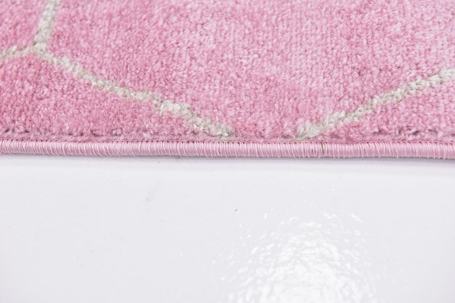 Unique Loom Trellis Frieze Collection Area Rug - Geometric (4' 1" x 6' 1", Light Pink/ Ivory)