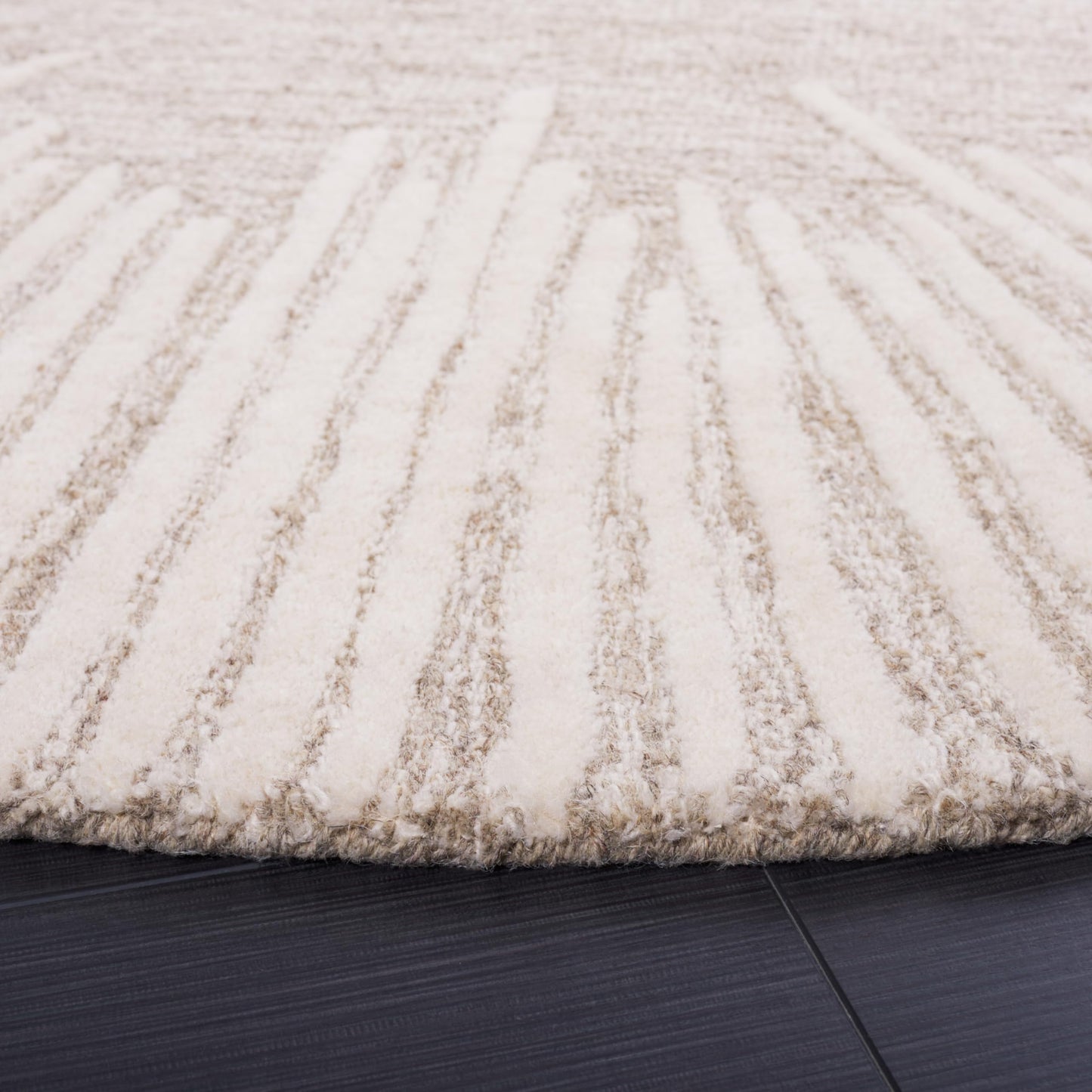 SAFAVIEH Abstract Collection Area Rug - 6' Round, Natural & Ivory, Handmade Wool, Ideal for High Traffic Areas in Living Room, Bedroom (ABT478A)