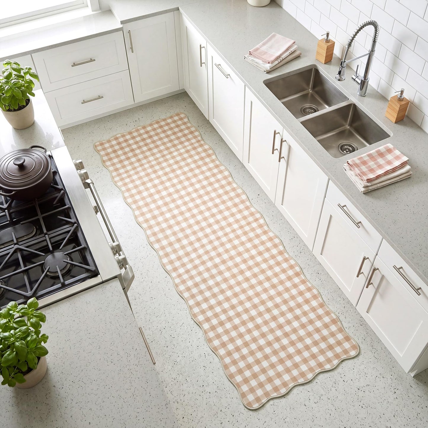 2 x 6 ft Scalloped Gingham Runner Rug - Hallway Washable Runner Rug Non Slip Khaki Gingham Long Laundry Runners with Rubber Backing Low-Pile Stain-Resistant Indoor Carpet, Soft for Entryway Bathroom