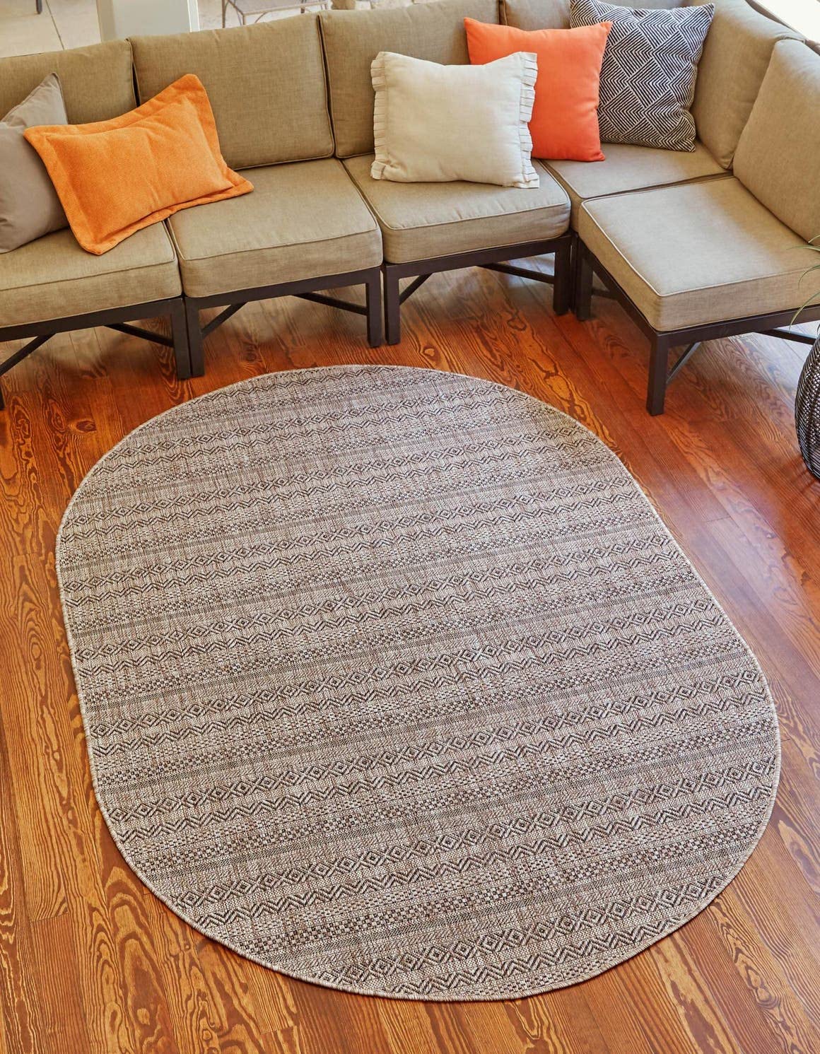 Unique Loom Outdoor Striped Collection Area Rug - Maia (7' 10" x 10' Oval, Natural/Black)