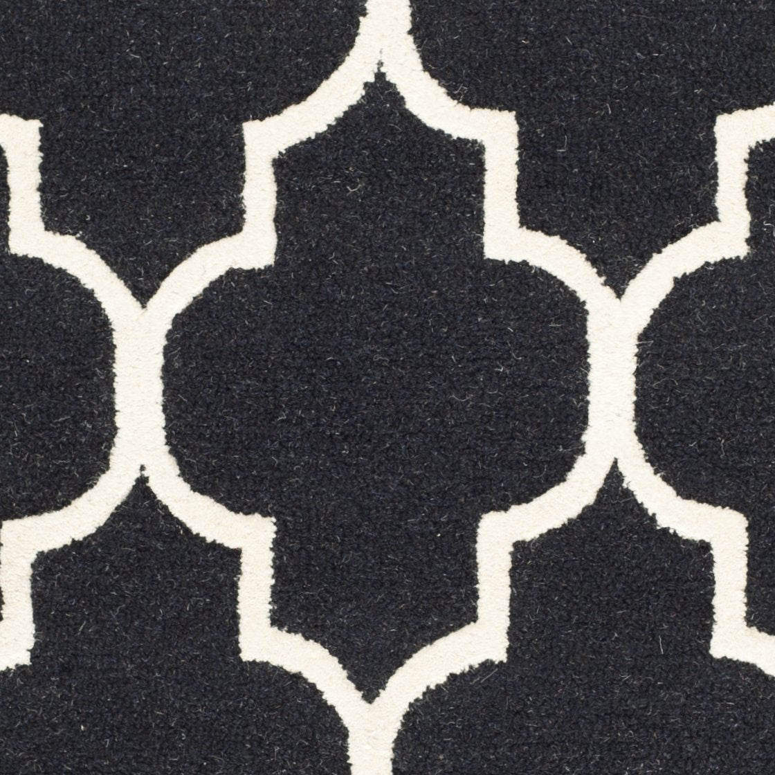 SAFAVIEH Cambridge Collection Area Rug - 5' x 8', Black & Ivory, Handmade Moroccan Trellis Wool, Ideal for High Traffic Areas in Living Room, Bedroom (CAM134E)