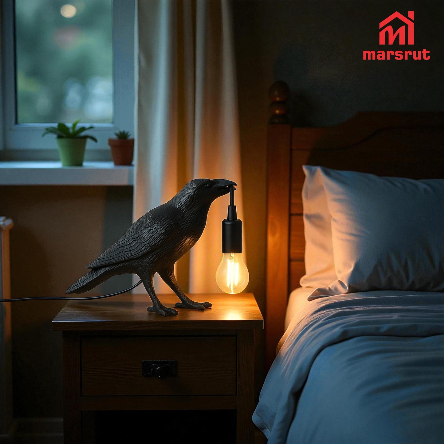 Crow Lamp Holding Light Bulb, Raven Bird Halloween Table Lamp Home Decor, Dark Academia Gothic Styling, Victorian Lifelike Novelty Animal, for Bedside Bedroom Living Room Desk Floor, 11.6 x 6.9 inches
