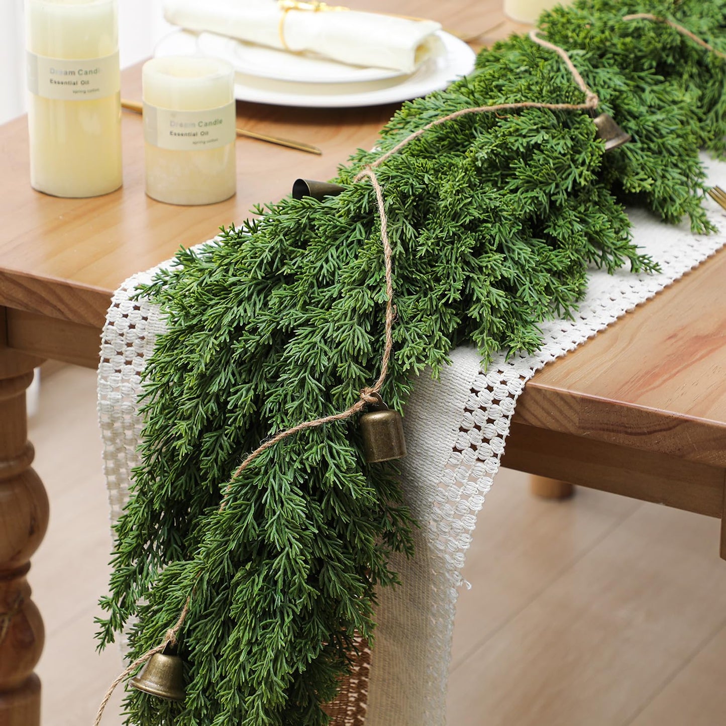 Giegxin 6 ft Christmas Decoration Cedar Garland with Cowbells for Mantel Christmas Lifelike Touch Evergreen Artificial Rustic Garlands for Farmhouse Home Table Centerpieces Fireplace Winter Xmas Decor