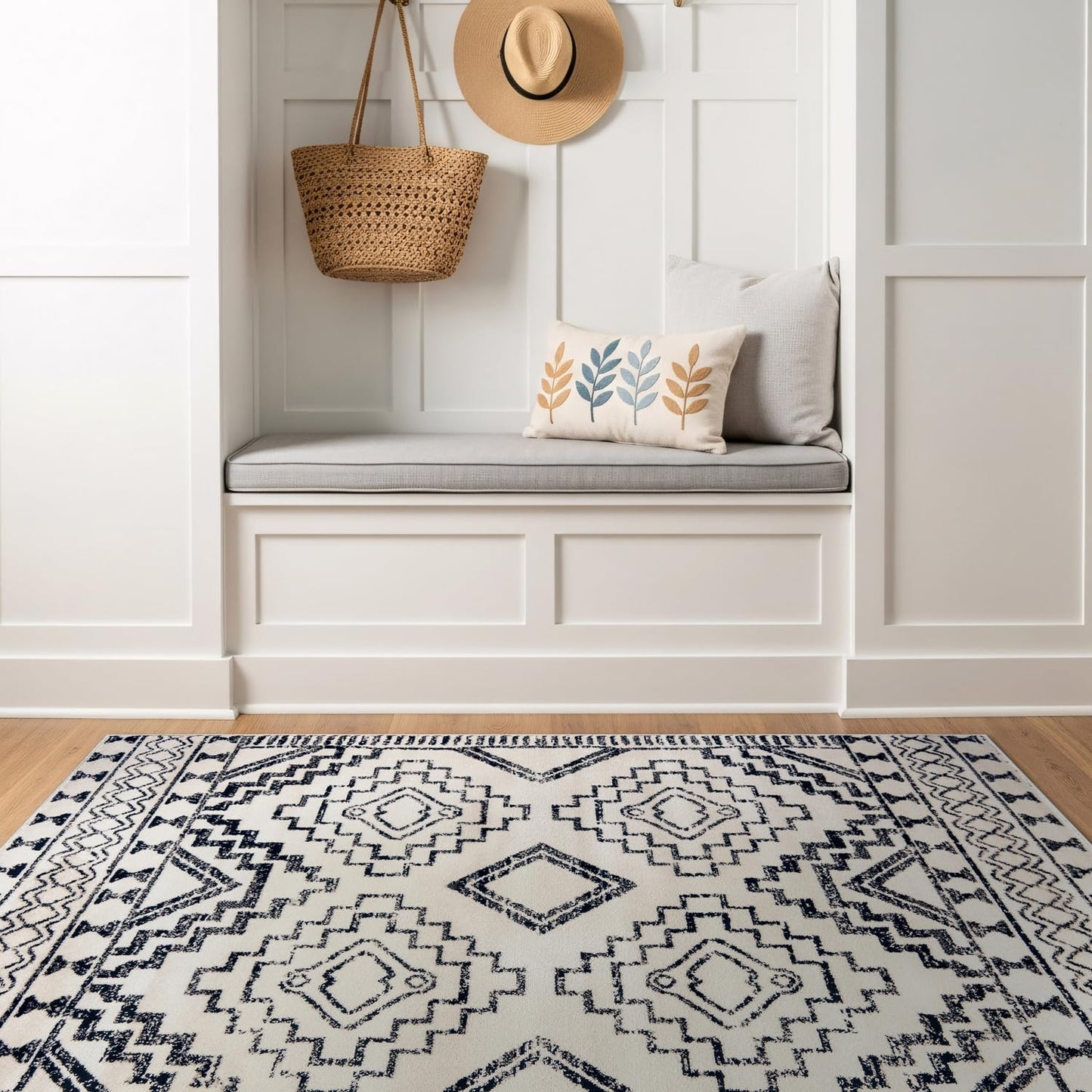 Rugshop Cream and Black Southwestern Tribal Area Rug – Boho Geometric Diamond Pattern Carpet for Living Room, Bedroom, or Entryway – Soft Modern Rustic Floor Décor 4' x 6' Cream
