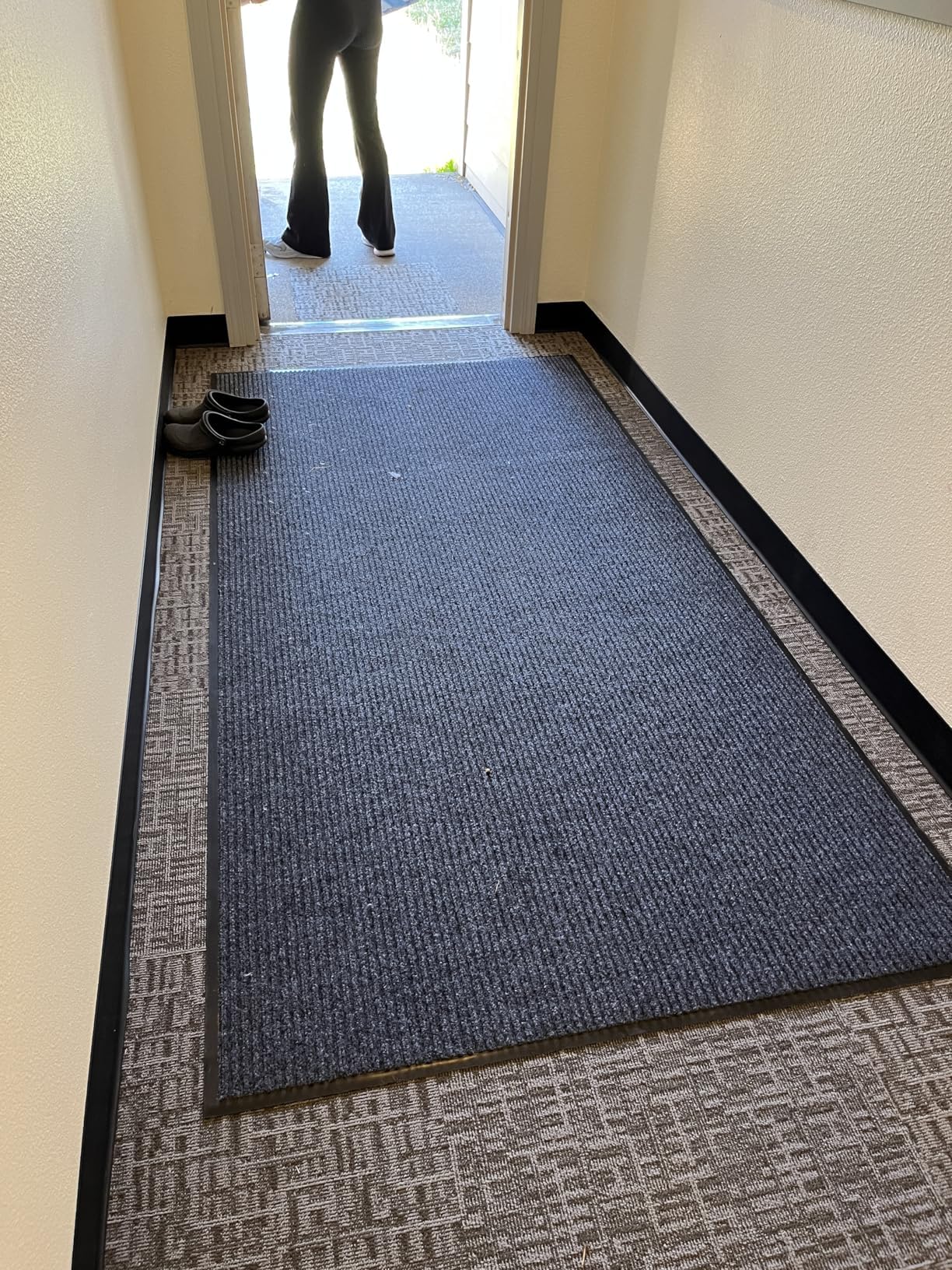 Commercial Indoor Outdoor Runner Rugs 4FTx8FT Heavy Duty Striped Brush Step Front Door Rugs Non-Slip Rubber Backing Entrance Rug Runner for Home Office Dirt Resistant and Absorbent Doormat(Black)