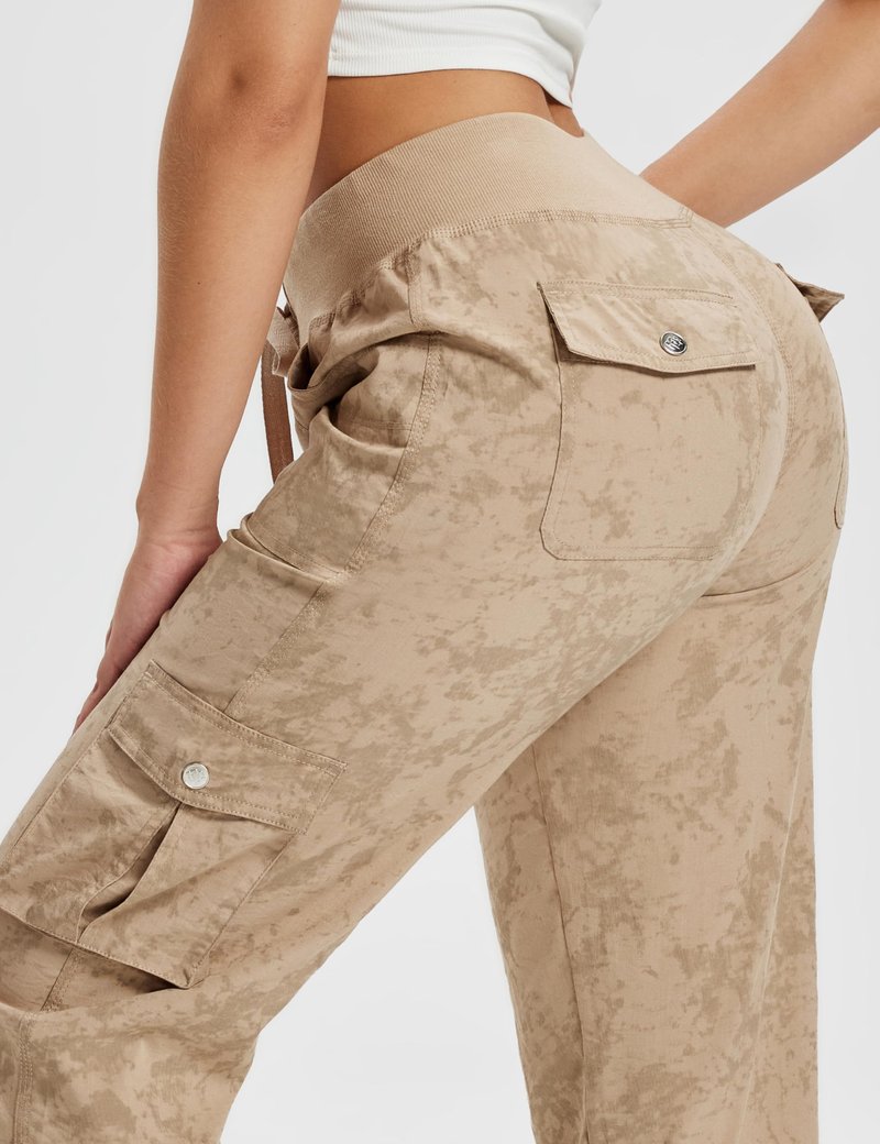 MoFiz Womens Cargo Capris Lightweight Hiking Pants Quick Dry Casual Outdoor Loose Shorts Dirty Khaki 4XL