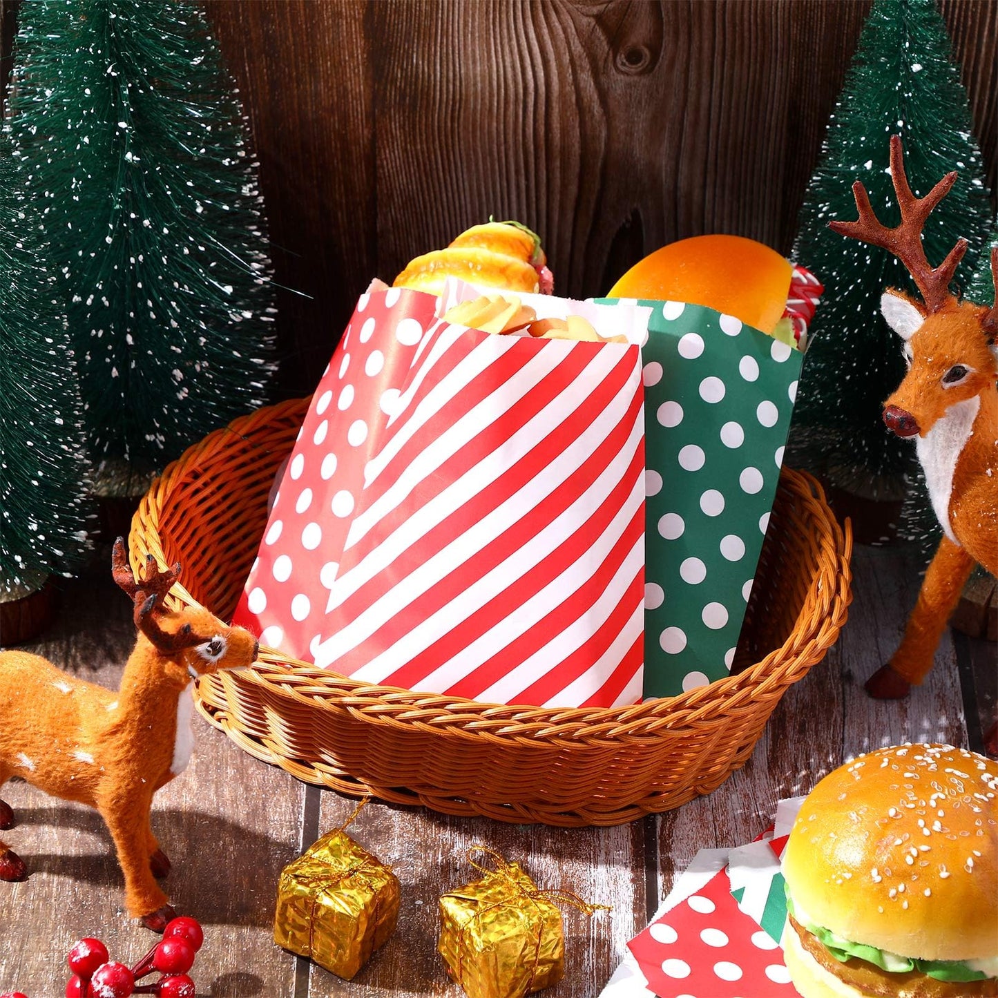 Sweetude 400 Pcs Bulk Christmas Cookie Bags 5 x 7 Inch Small Flat Paper Treat Bags Red Green Dots Stripes Sandwich Candy Buffet Bags for Xmas Holiday Party Favors