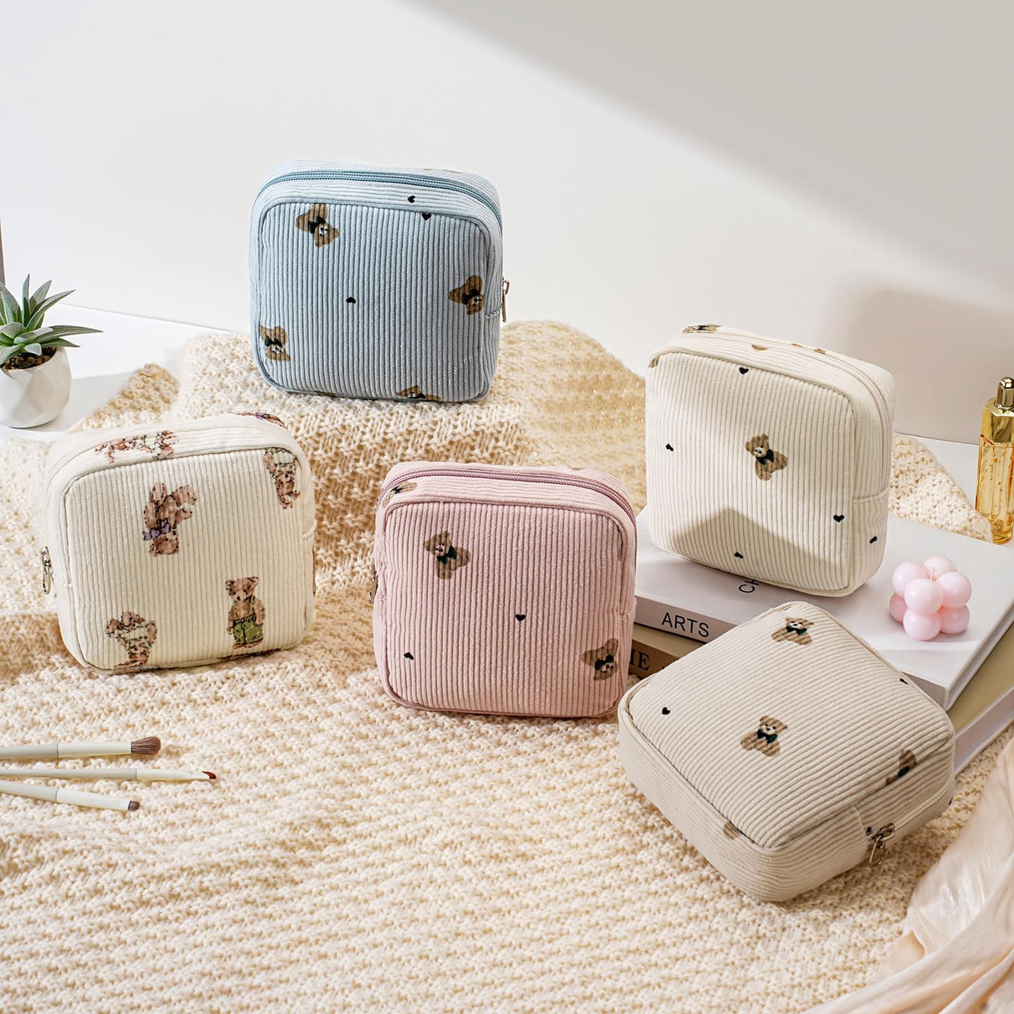 uekeboag Cute Small Corduroy Zipper Makeup Bag, Mini Coquette Aesthetic Pouch with Bear Pattern for for Purse,Key Pocket Lipstick Bag Card Holder Data Cable Organizer for Women Girls (03Blue Bear)