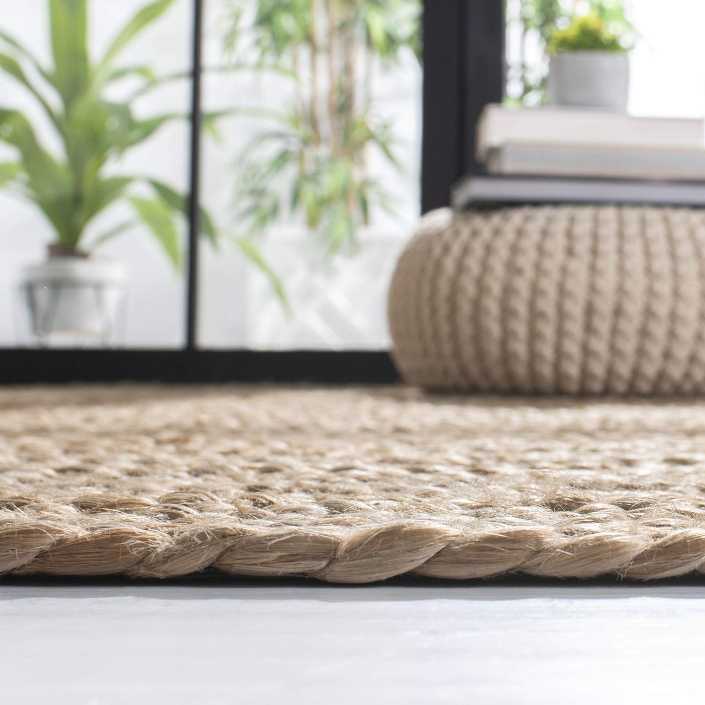 SAFAVIEH Natural Fiber Collection Area Rug - 5' x 8', Natural, Handmade Woven Farmhouse Fringe Jute, Ideal for High Traffic Areas in Living Room, Bedroom (NF824A)