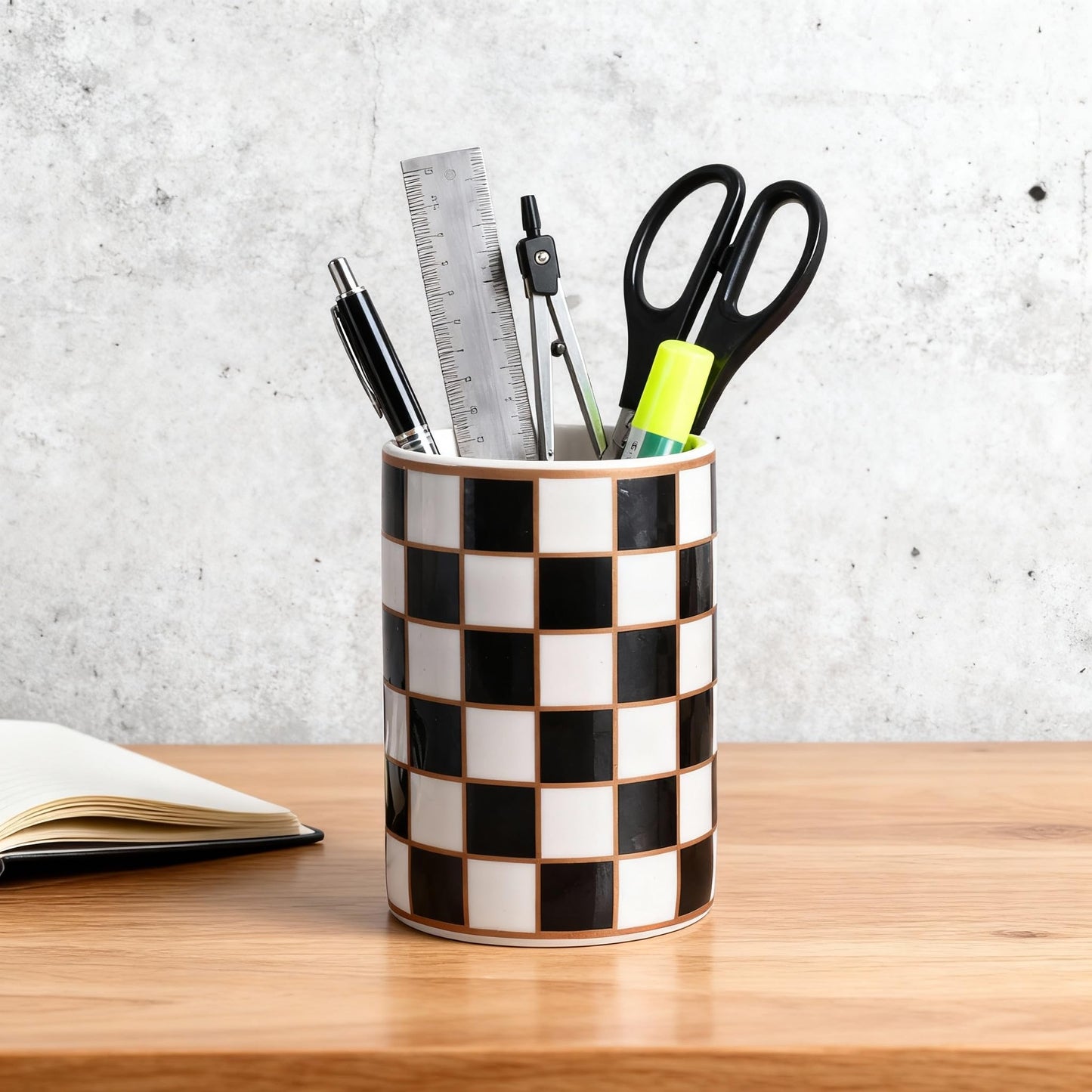 XYQXYQ Ceramic Checkered Pen Holder For Desk,Cute Stand Black And White Pencil Cup,Durable Ceramic Pencil Cup, Decorative Makeup Brush Holder Cup, Stationery Holder for Office, School, Home (Black)