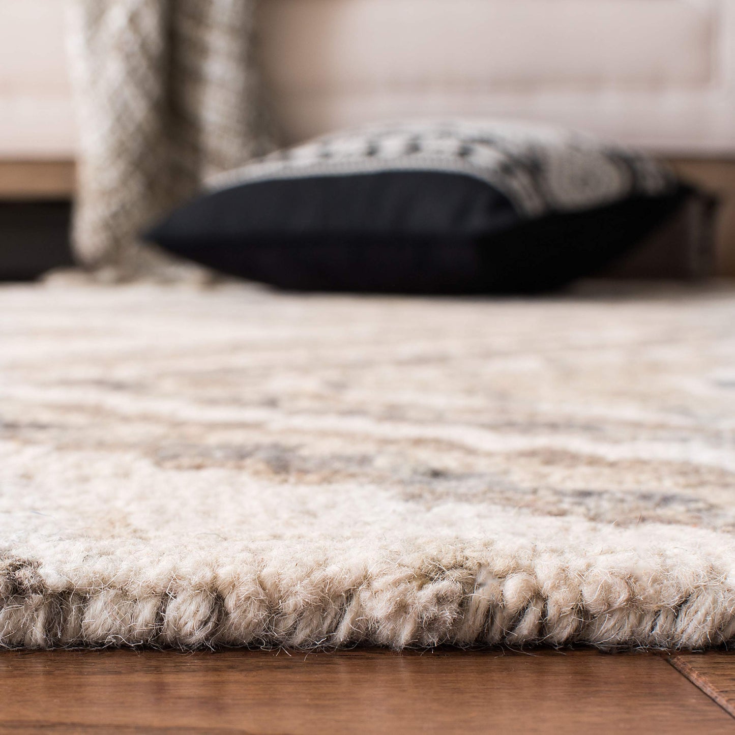 SAFAVIEH Aspen Collection Runner Rug - 2'3" x 7', Taupe & Ivory, Handmade Boho Braided Tassel Wool, Ideal for High Traffic Areas in Living Room, Bedroom (APN250E)