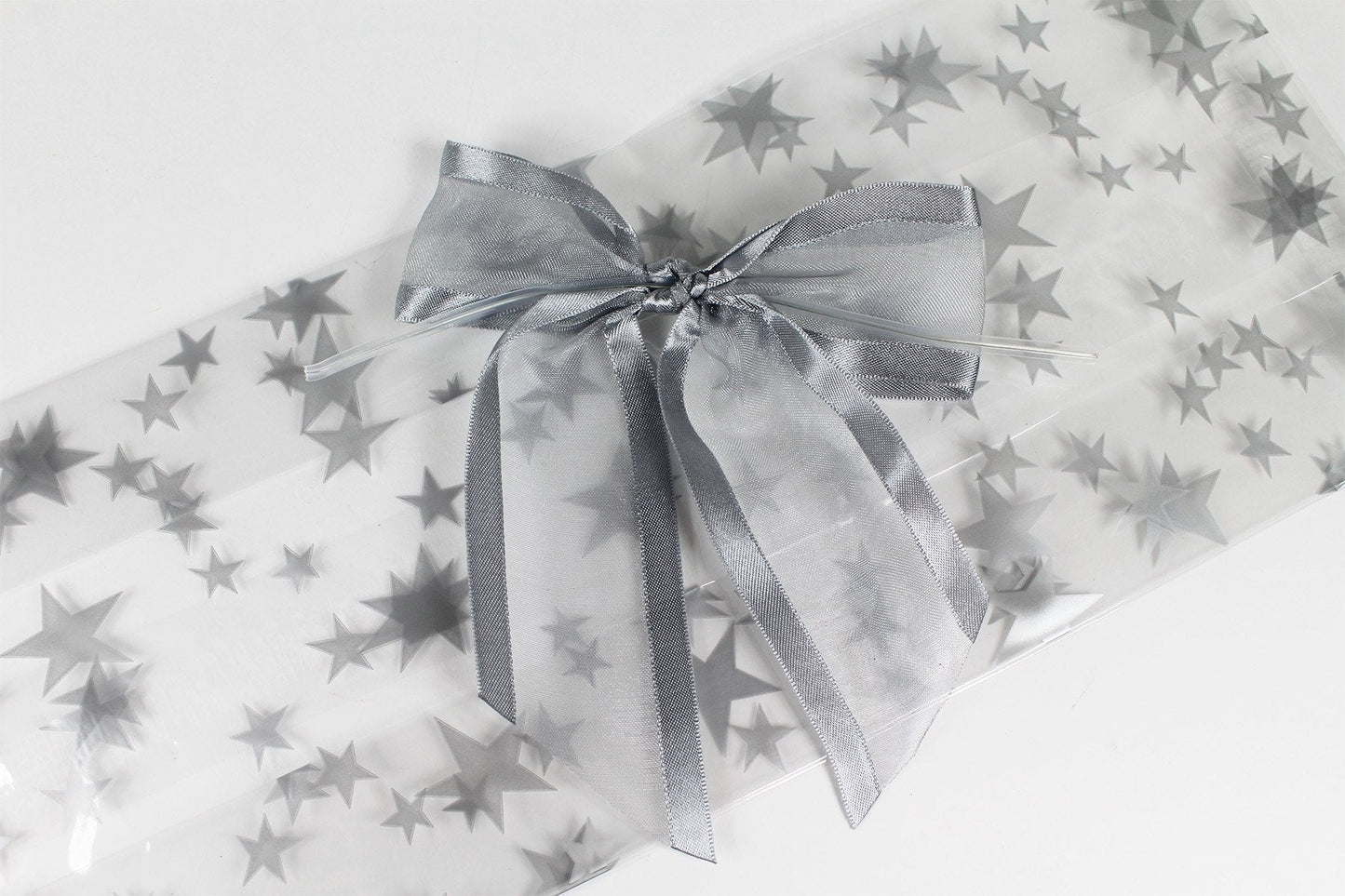 Saybrook Products Silver Stars Christmas Holiday Hanukkah Cellophane Treat Party Favor Bags with Twist-Tie Organza Bow. Set of 10 Ready-to-Use, Gussetted 11x5x3 Goodie Bags with Silver Metallic Bows.
