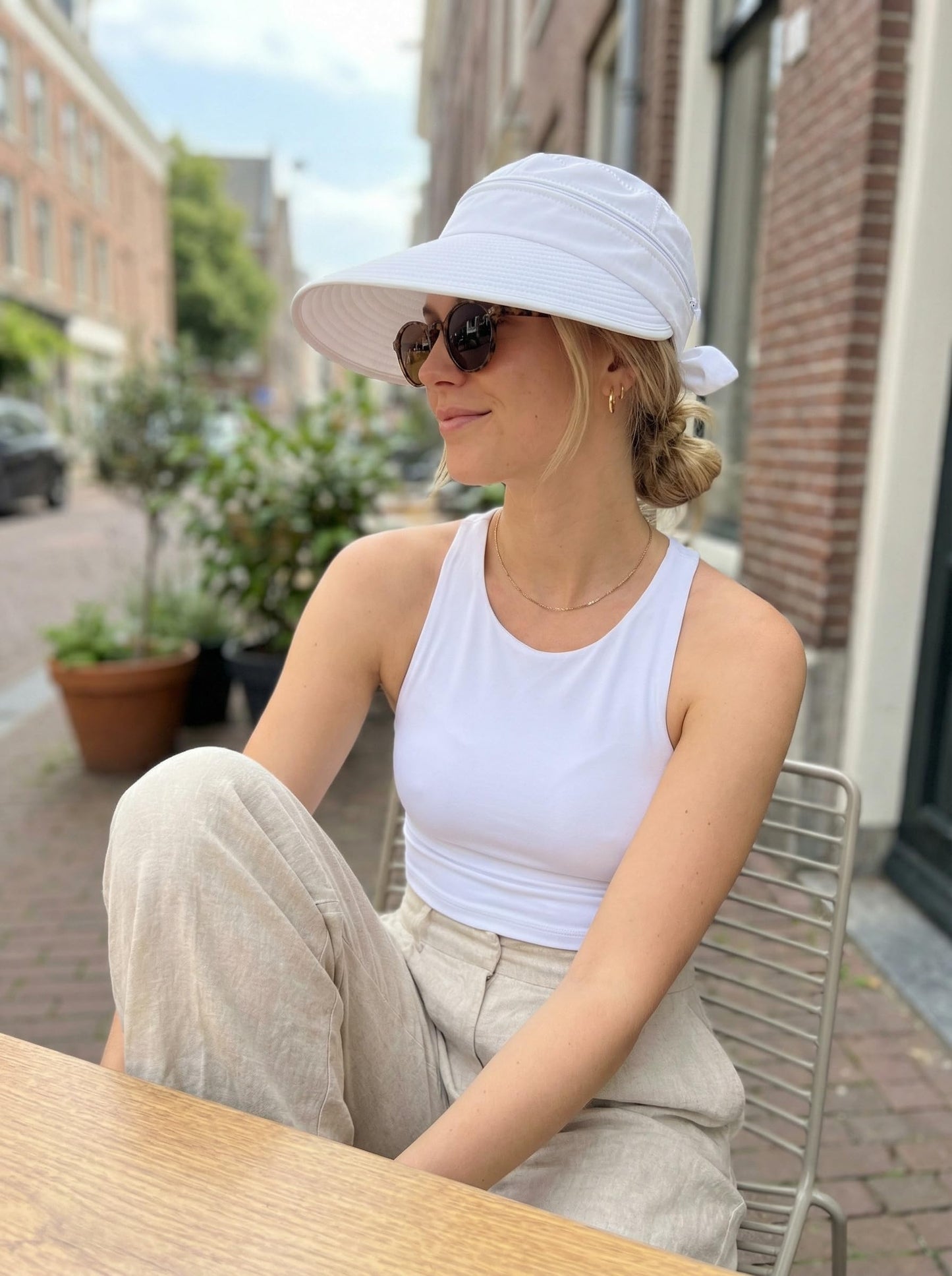 AlturaGo 2-in-1 Women’s Sun Visor Hat Wide Brim Sun Hat Zipper Off Ponytail Friendly, Lightweight Quick Dry, Summer UV Protection, White