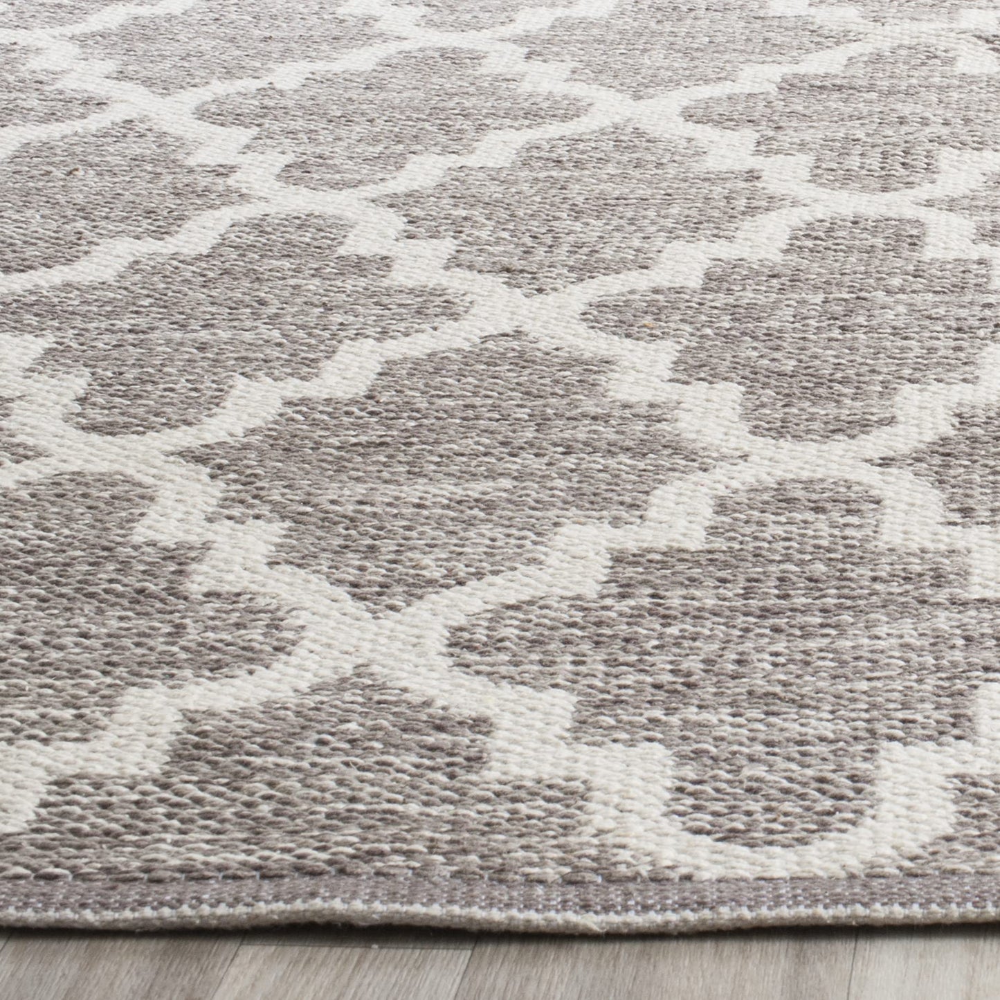 SAFAVIEH Area Rug 8x10 - Montauk Collection - Large - Grey & Ivory, Handmade Cotton, Trellis Pattern, Ideal for Living Room, Bedroom, Office, Dining Space (MTK810A)