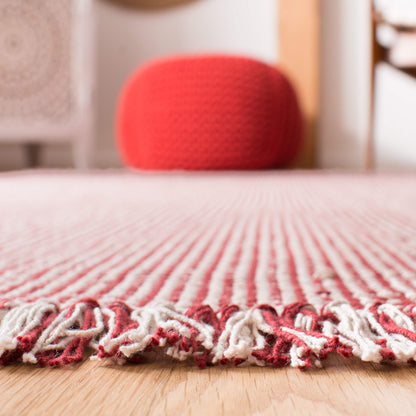 SAFAVIEH Area Rug 8x10 - Montauk Collection - Large - Ivory & Red, Handmade Flat Weave Cotton, Boho Farmhouse Design, Ideal for Living Room, Bedroom, Office, Dining Space (MTK340C)