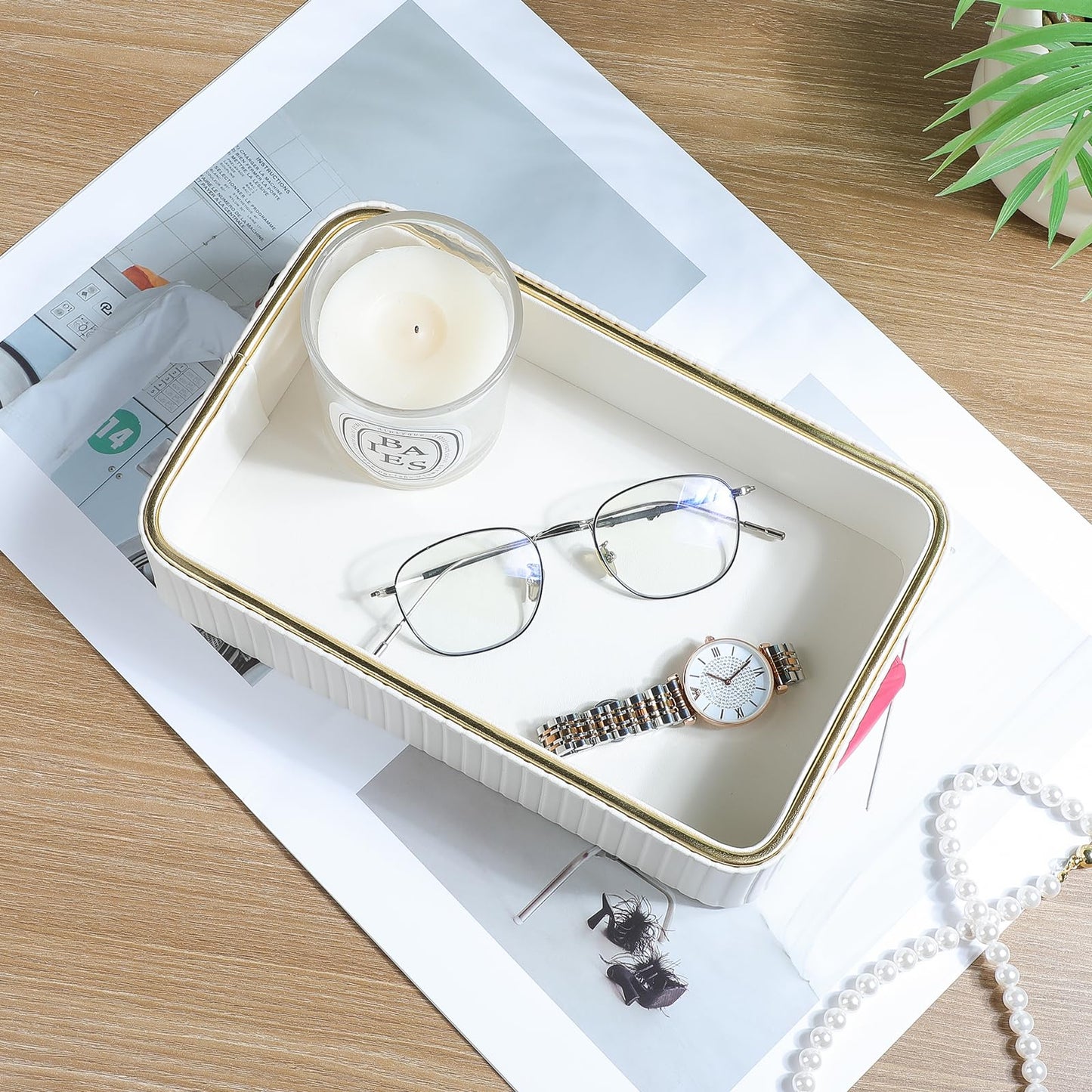 MEIBOOCH Desk Organizer Tray, PU Leather Nightstand Organizer Perfume Valet Tray for Men Women, Decorative Vanity Trays Trinket Dish Key Bowl for Entryway Table (Ivory, Small)