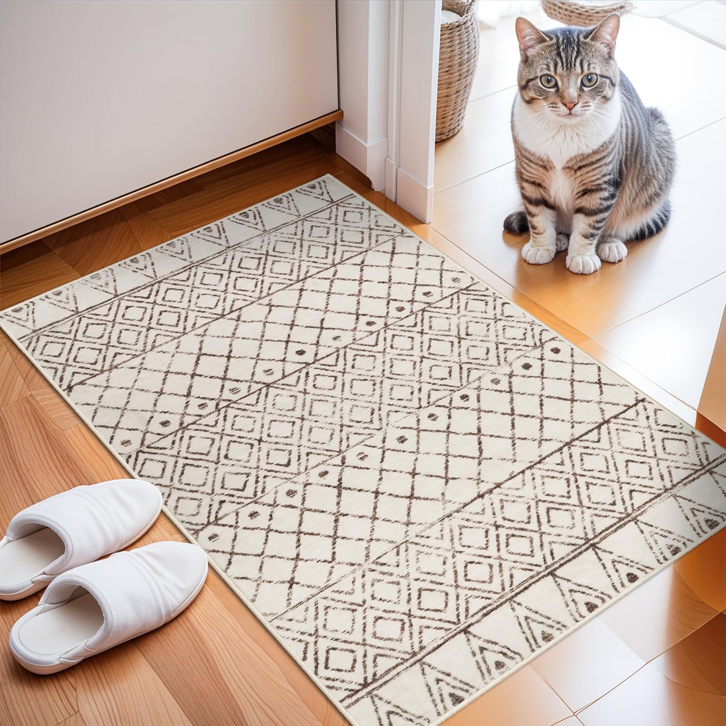 BYYVOO Small Rug 2x3 Washable - Moroccan Kitchen Area Rugs Low Pile Indoor Mat Non Slip with Rubber Backing Soft Area Rug Pet Friendly for for Entryway Front Door Bedroom 2x3 Geo Beige
