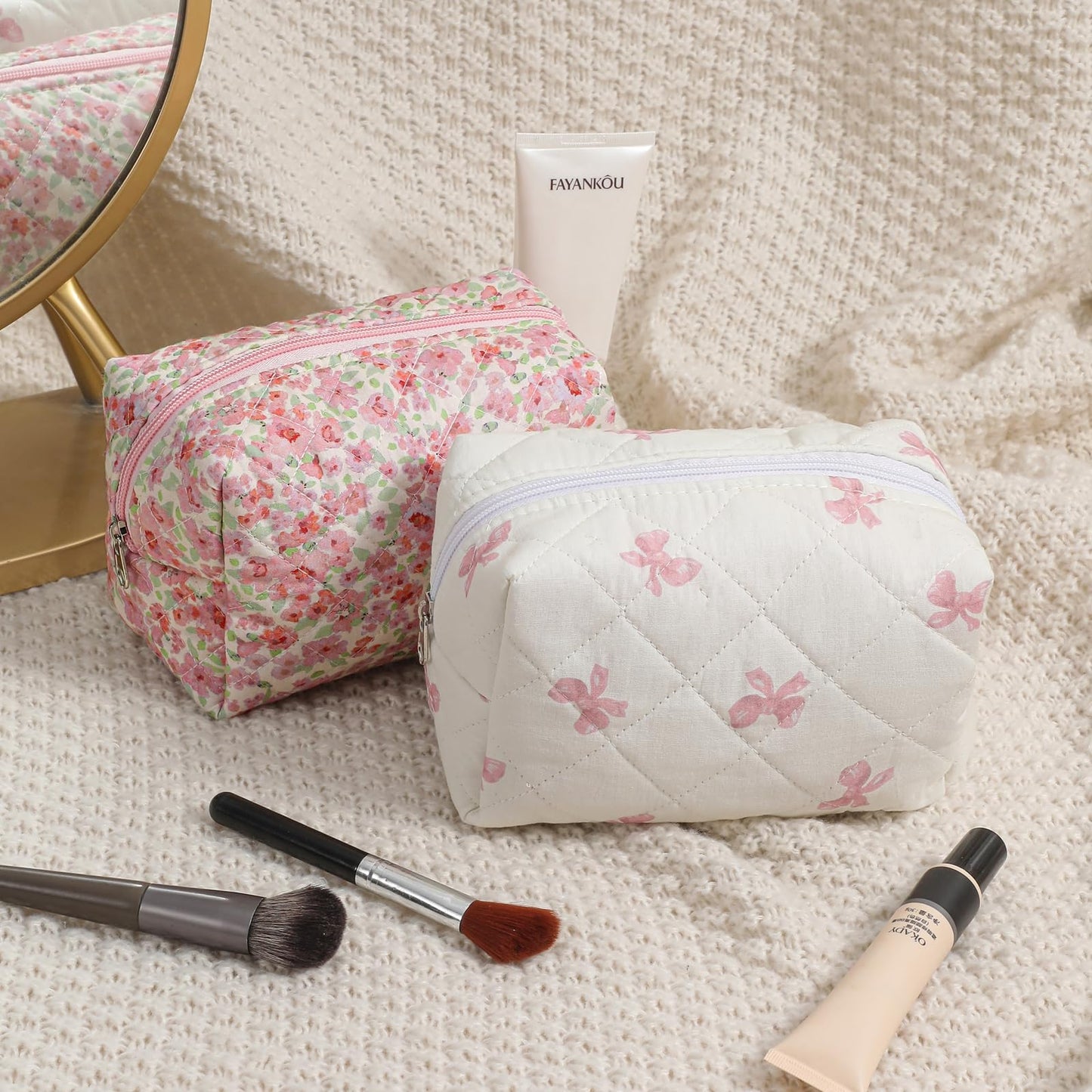RSRSLEII Small Quilted Cotton Makeup Bag, Cute Floral Cosmetic Bag, Cotton Aesthetic Makeup Pouch, Kawaii Travel Toiletry Bag for Women and Girls (12White Pink Bow)
