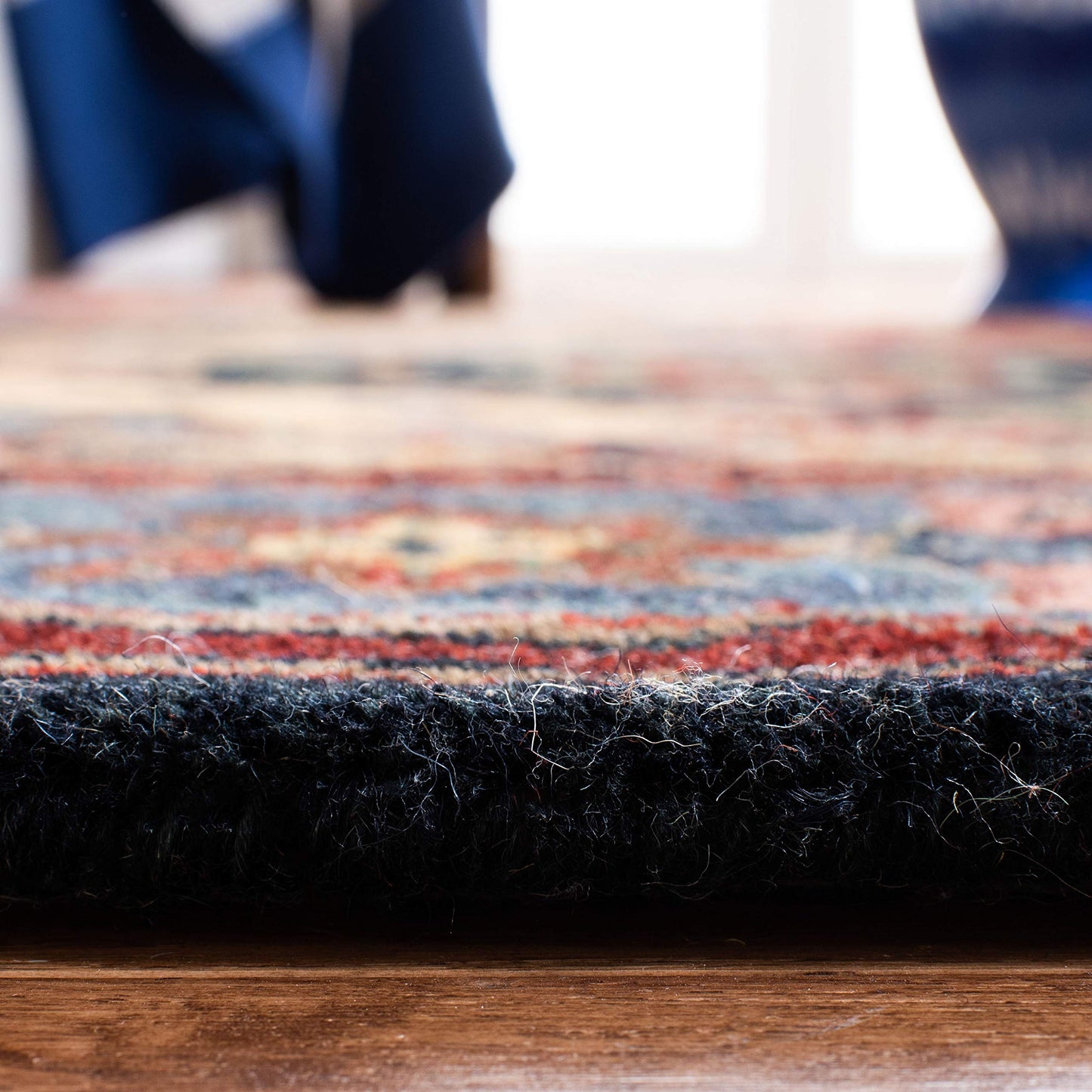 SAFAVIEH Heritage Collection Accent Rug - 4' x 6', Red & Multi, Handmade Traditional Oriental Wool, Ideal for High Traffic Areas in Entryway, Living Room, Bedroom (HG926A)