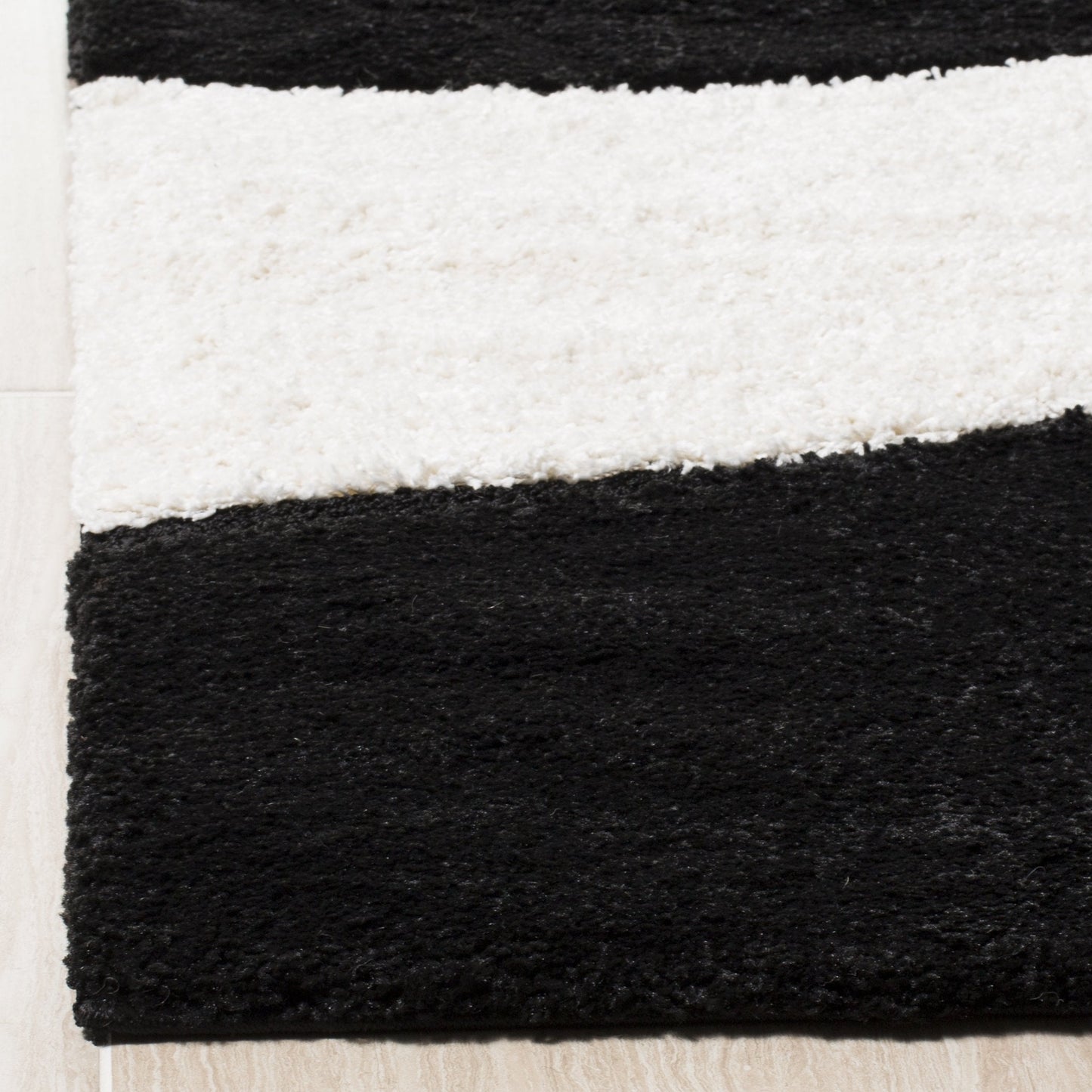 SAFAVIEH Florida Shag Collection Accent Rug - 3'3" x 5'3", Black & Ivory, Non-Shedding & Easy Care, 1.2-inch Thick Ideal for High Traffic Areas in Entryway, Living Room, Bedroom (SG474-9012)