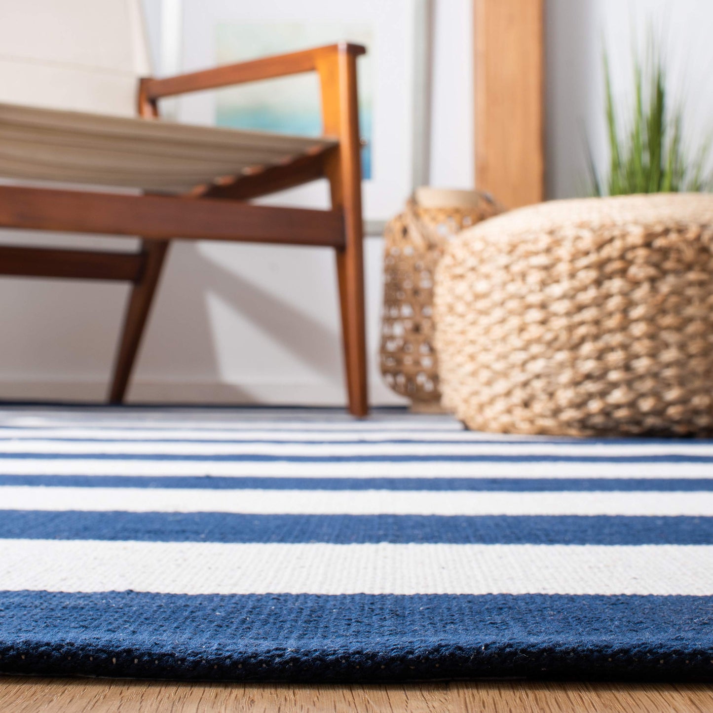 SAFAVIEH Montauk Collection Runner Rug - 2'3" x 9', Navy & Ivory, Handmade Flatweave Cotton, Woven Texture, Farmhouse Stripe Pattern, Ideal for Bedroom, Kitchen, Hallway (MTK712H)