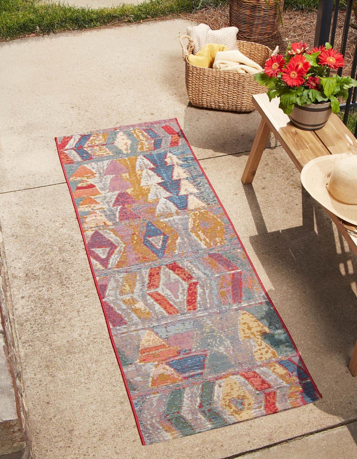 Unique Loom Outdoor Modern Collection Area Rug - Tamarindo (2' 7" x 10' Runner, Multi/ Burgundy)