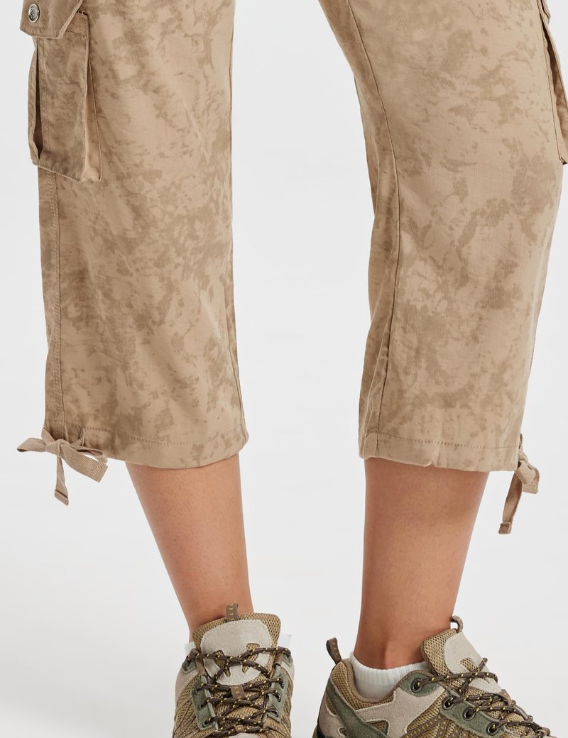 MoFiz Womens Cargo Capris Lightweight Hiking Pants Quick Dry Casual Outdoor Loose Shorts Dirty Khaki 4XL