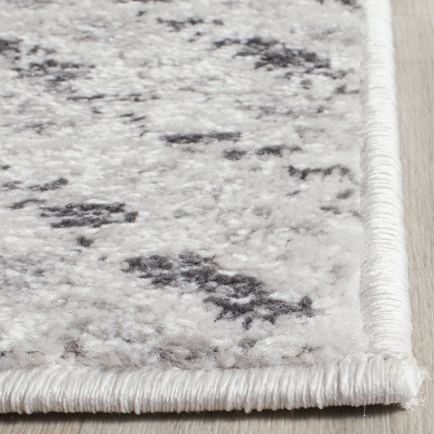 SAFAVIEH Area Rug 8x10 - Adirondack Collection - Large - Ivory & Charcoal, Chevron Pattern, Non-Shedding & Easy Cleaning, Ideal for Living Room, Bedroom, Office, Dining Space (ADR104N)