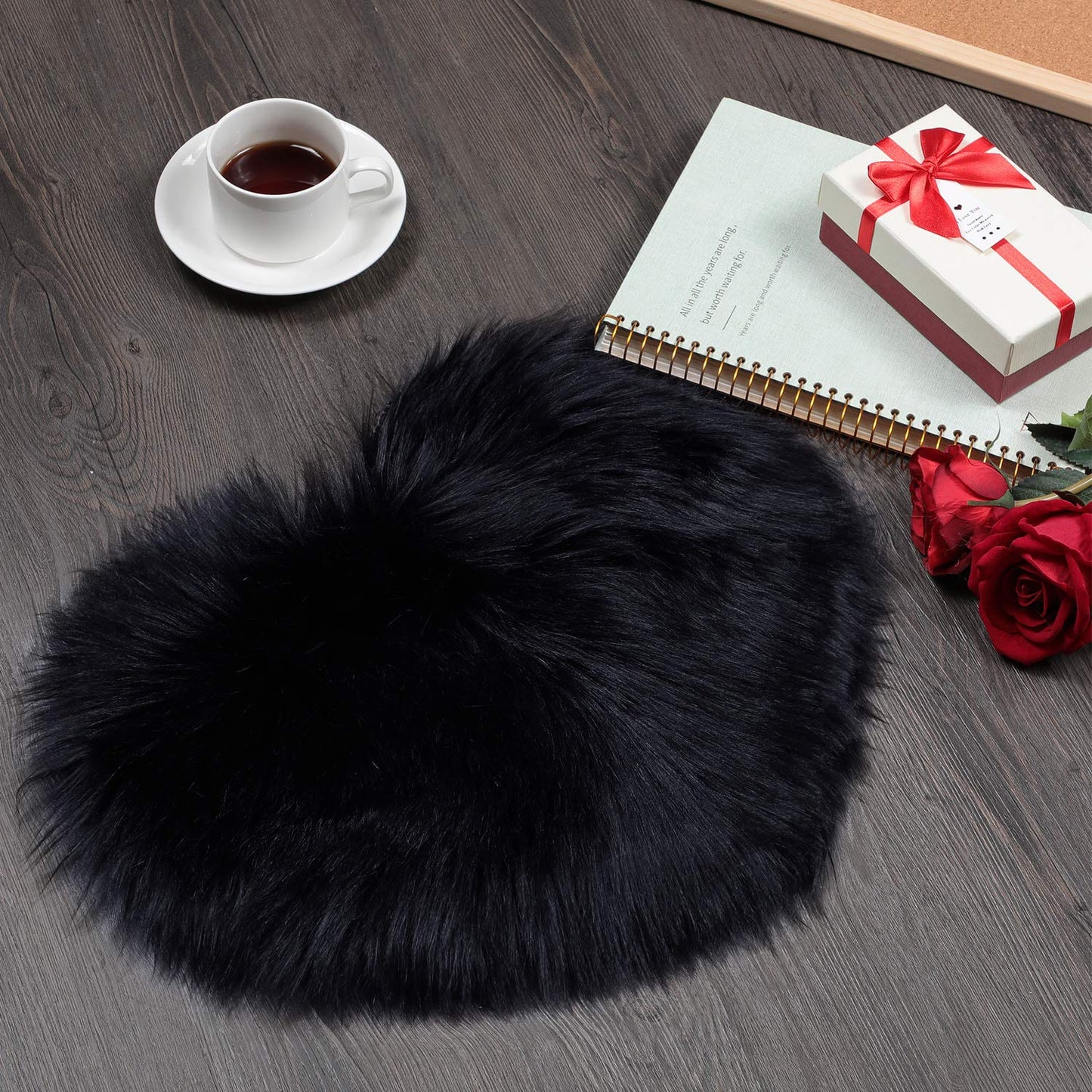 Mudder 2 Pcs Faux Fur Rug, Heart Shaped Rugs, Fluffy Decorative Mat for Room Home Chair Side, Desk Feet, Nursery, Photo Background & Valentine Decor, 12 x 16 Inch(Black)