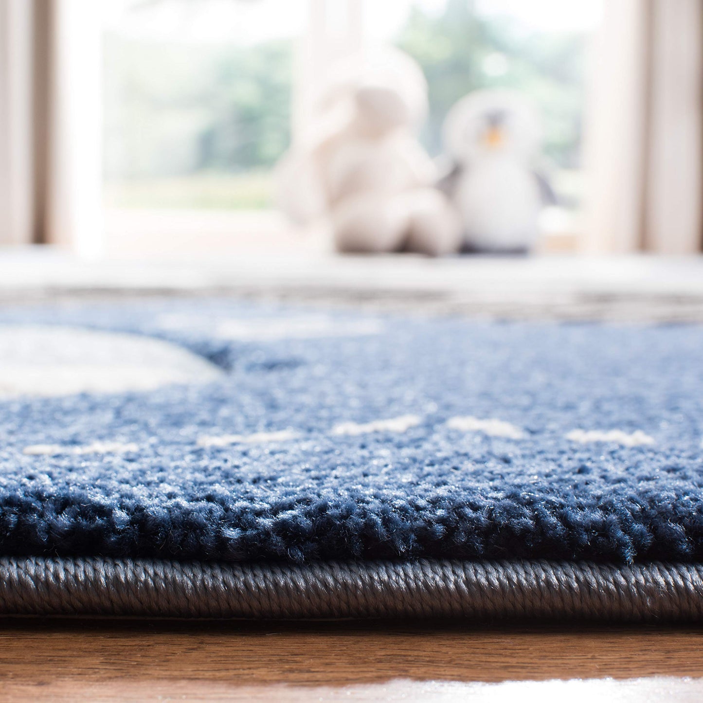 SAFAVIEH Carousel Kids Collection Accent Rug - 3'3" x 5'3", Blue & Grey, Animal Design, Non-Shedding & Easy Care, Ideal for High Traffic Areas for Boys & Girls in Playroom, Nursery, Bedroom (CRK121B)