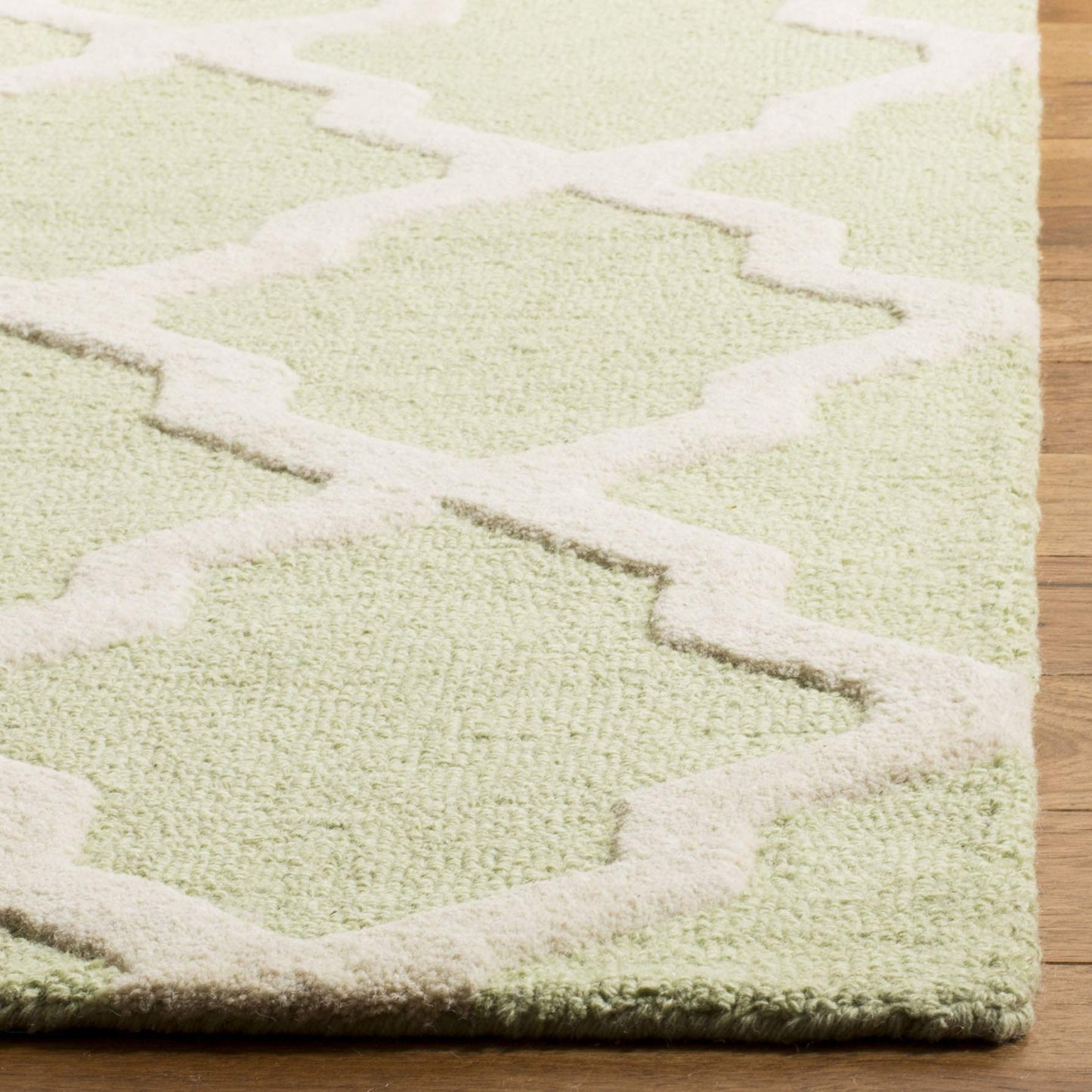 SAFAVIEH Cambridge Collection Runner Rug - 2'6" x 8', Light Green & Ivory, Handmade Trellis Wool, Ideal for High Traffic Areas in Living Room, Bedroom (CAM121B)