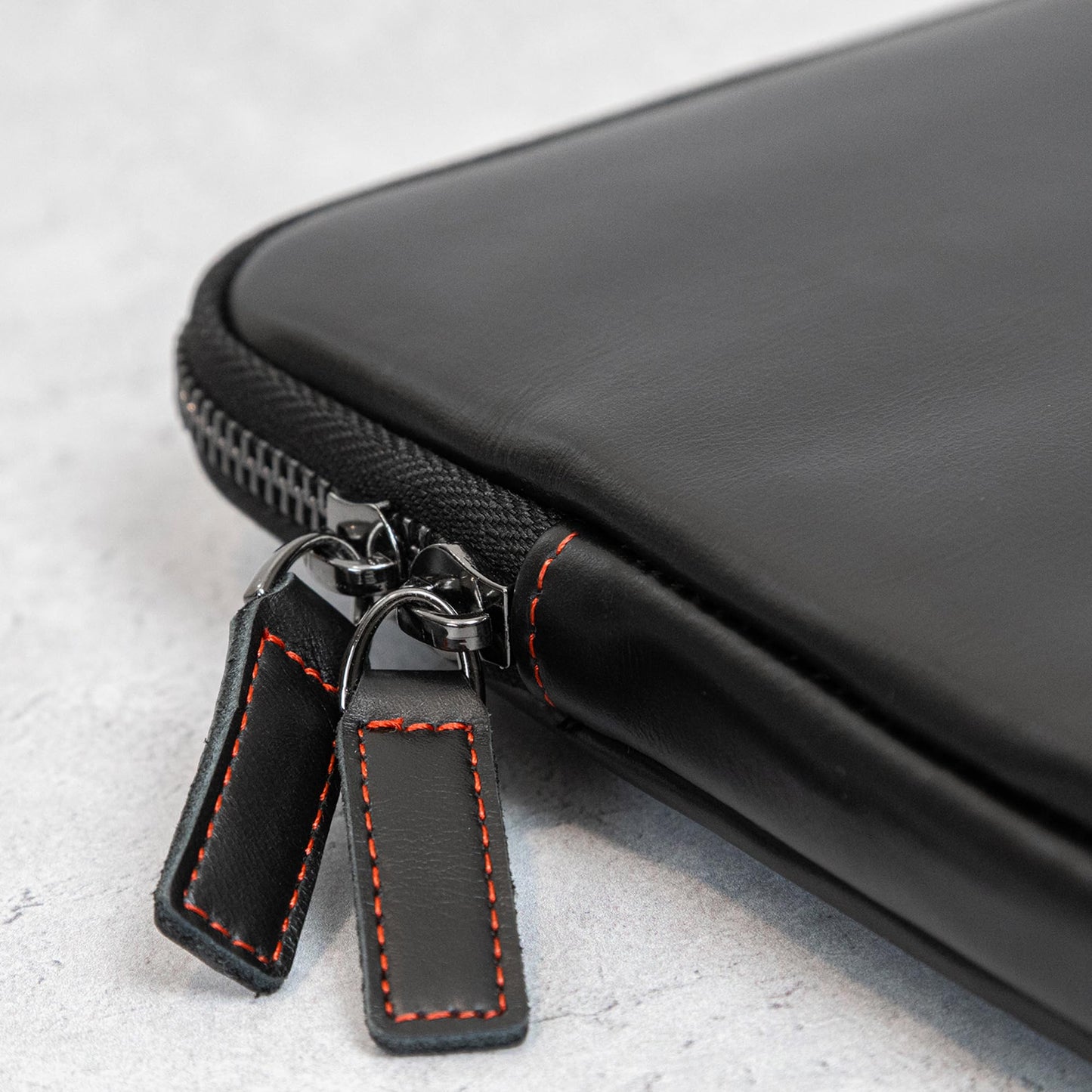 Casemade Real Leather Laptop Case/Zipped Folio Bag with Inner Pocket & Wool Lining Compatible with Apple MacBook, HP, Dell, Asus, Levovo (14 Inch - Black)