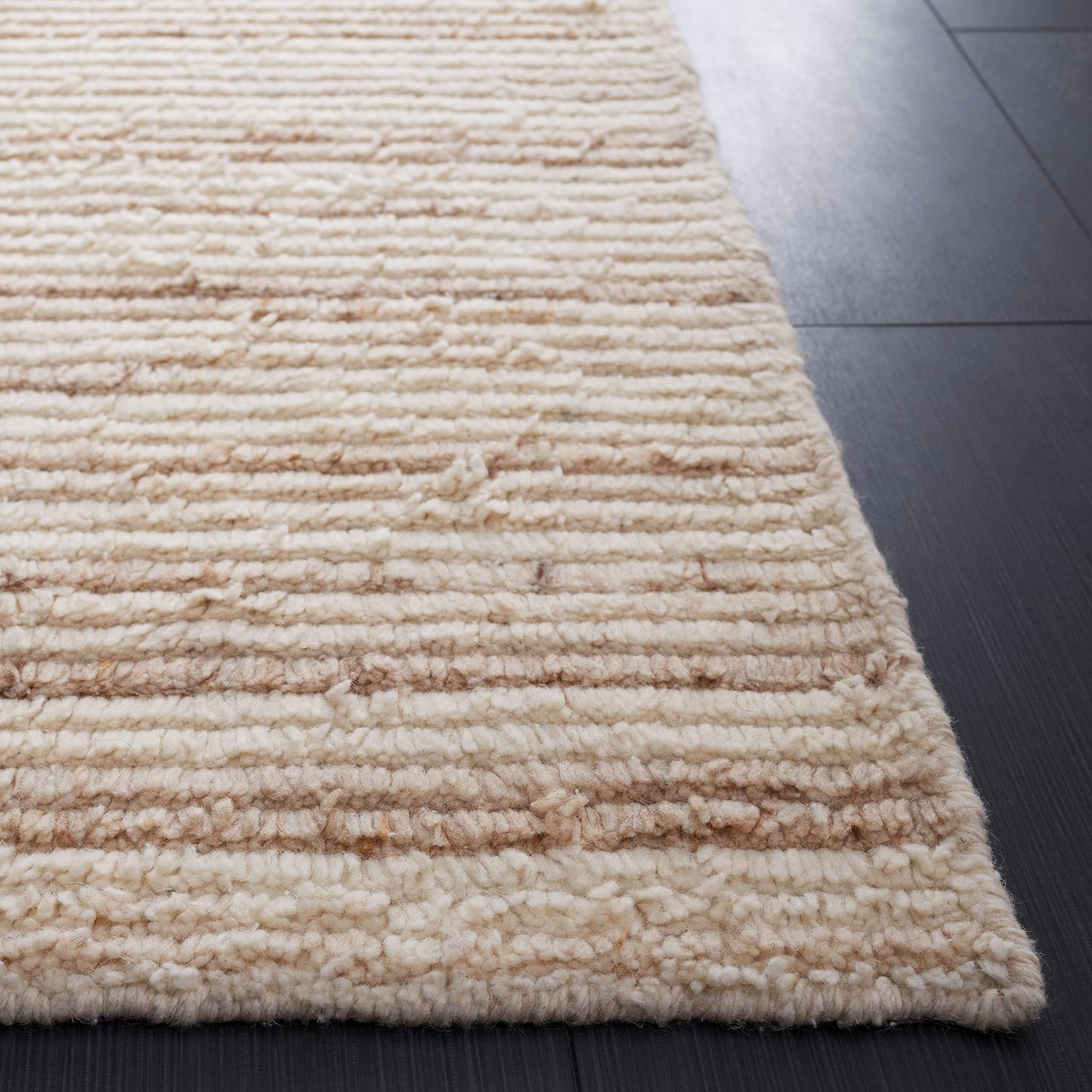 SAFAVIEH Casablanca Collection Area Rug - 9' x 12', Beige & Ivory, Geometric Design, Handmade Wool, Ideal for The Living Room, Bedroom, Dining Room (CSB793B-9)